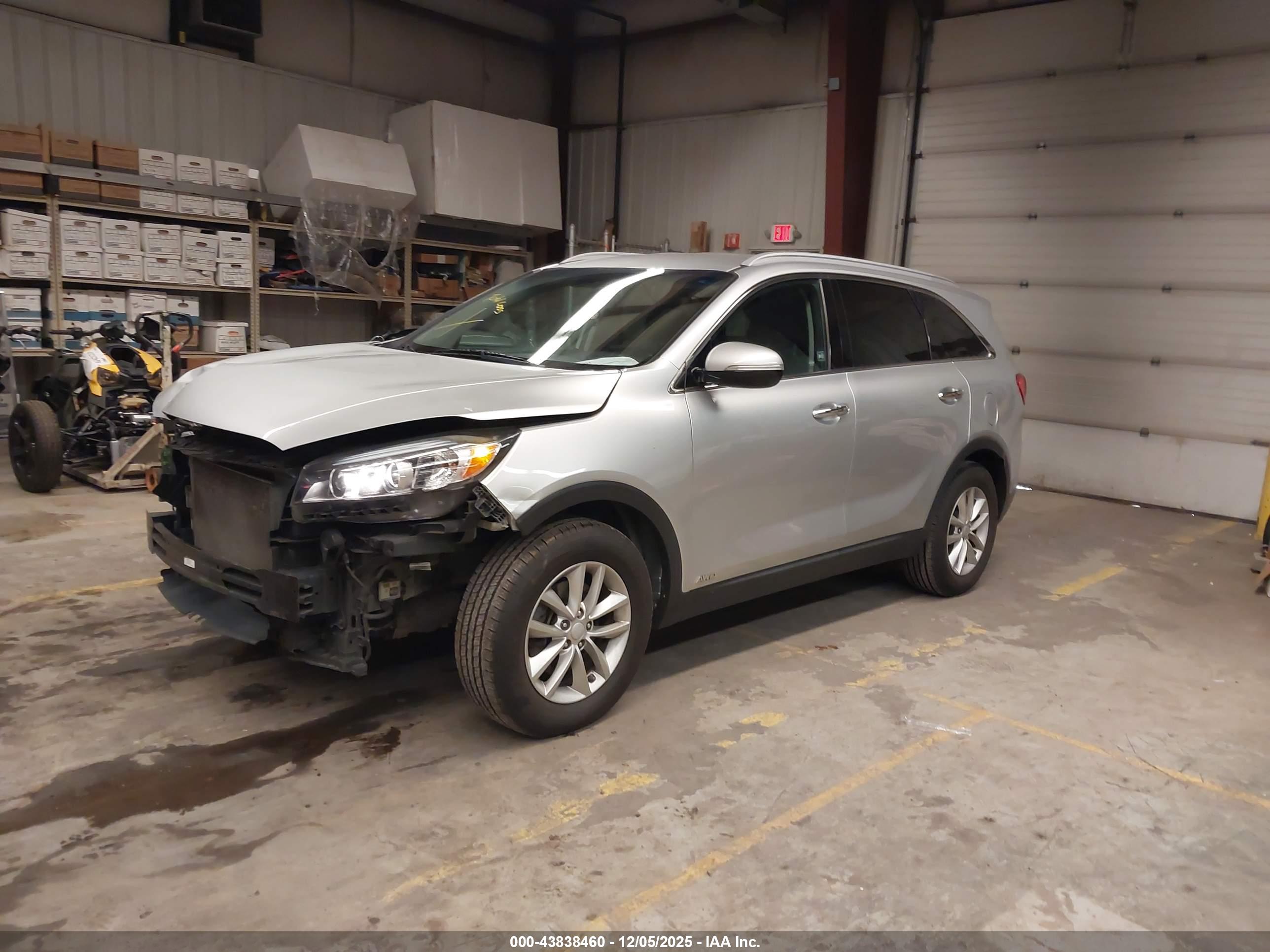 KIA SORENTO image 2