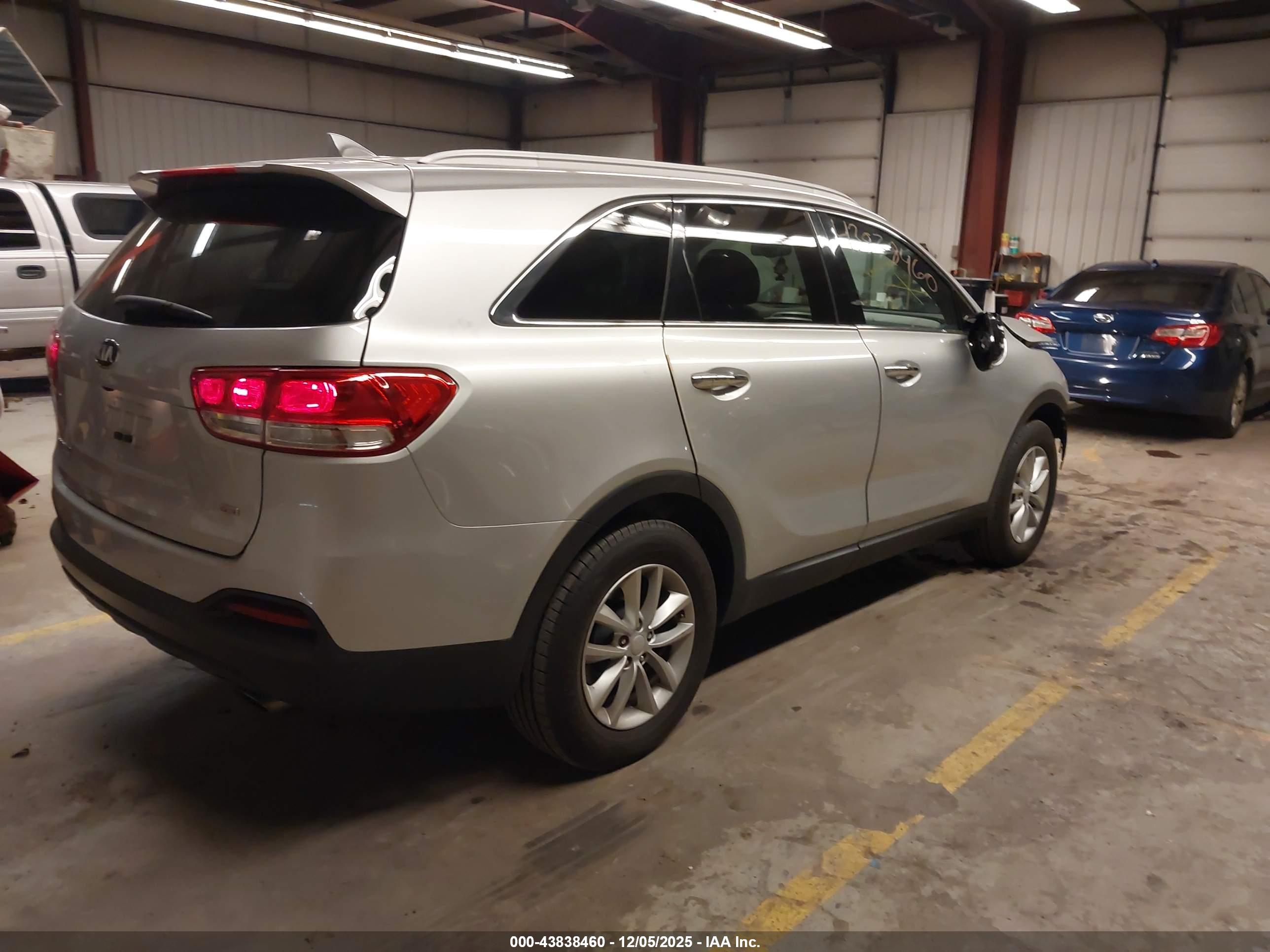 KIA SORENTO image 4