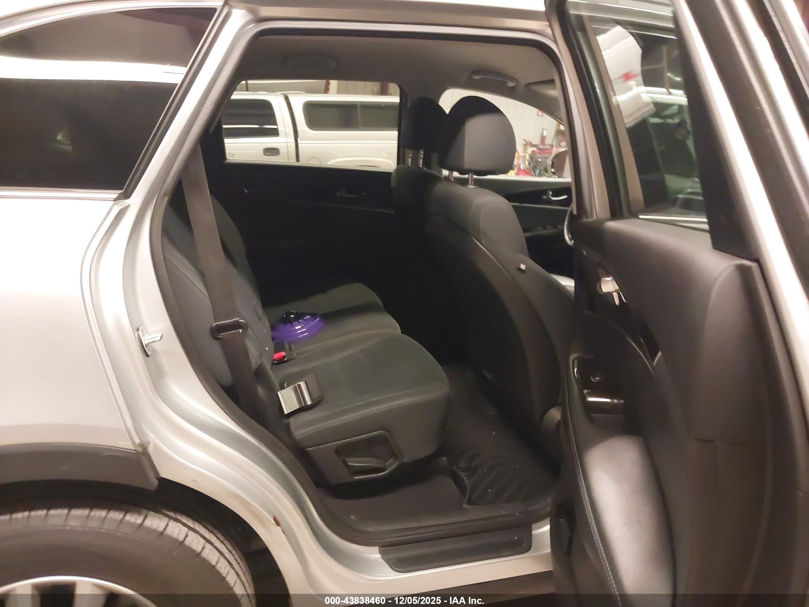 KIA SORENTO image 8