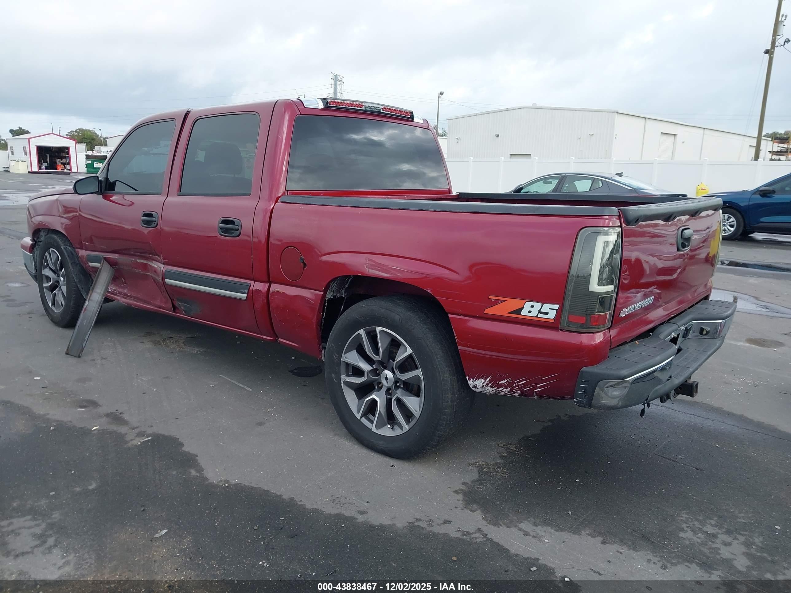 CHEVROLET SILVERADO image 3