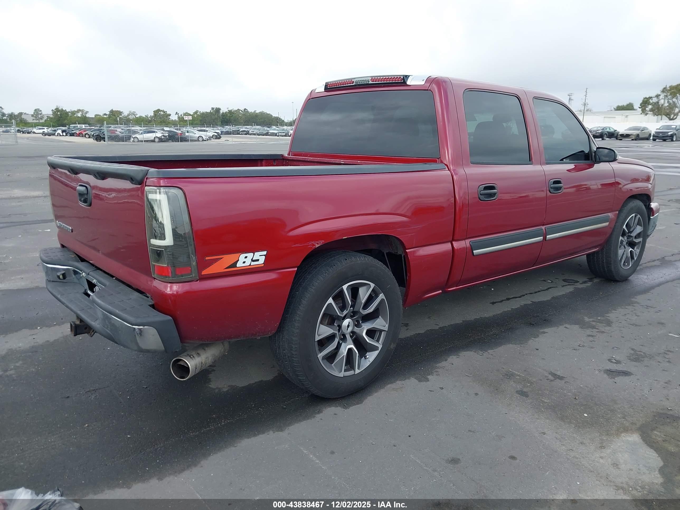 CHEVROLET SILVERADO image 4