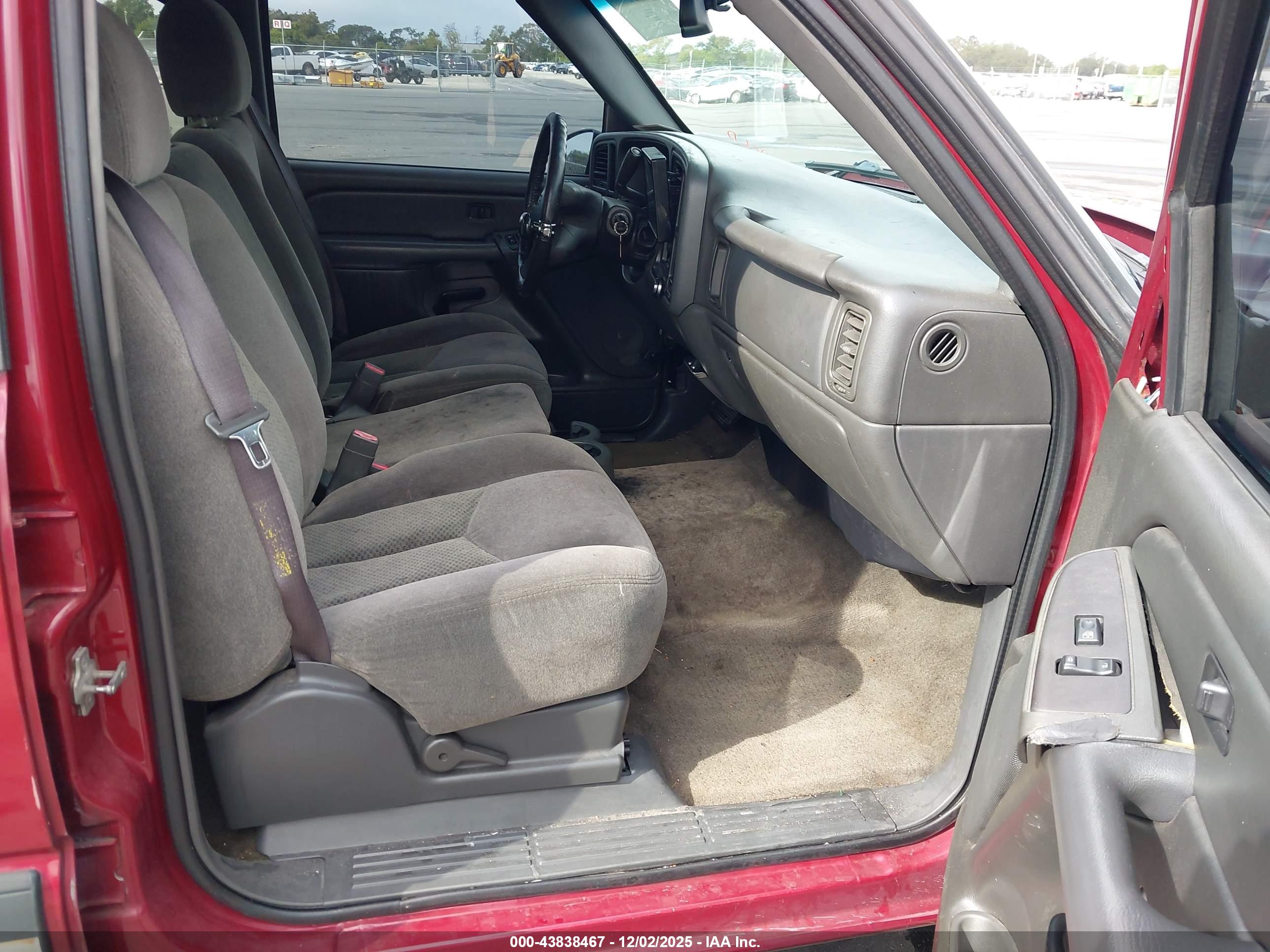 CHEVROLET SILVERADO image 5
