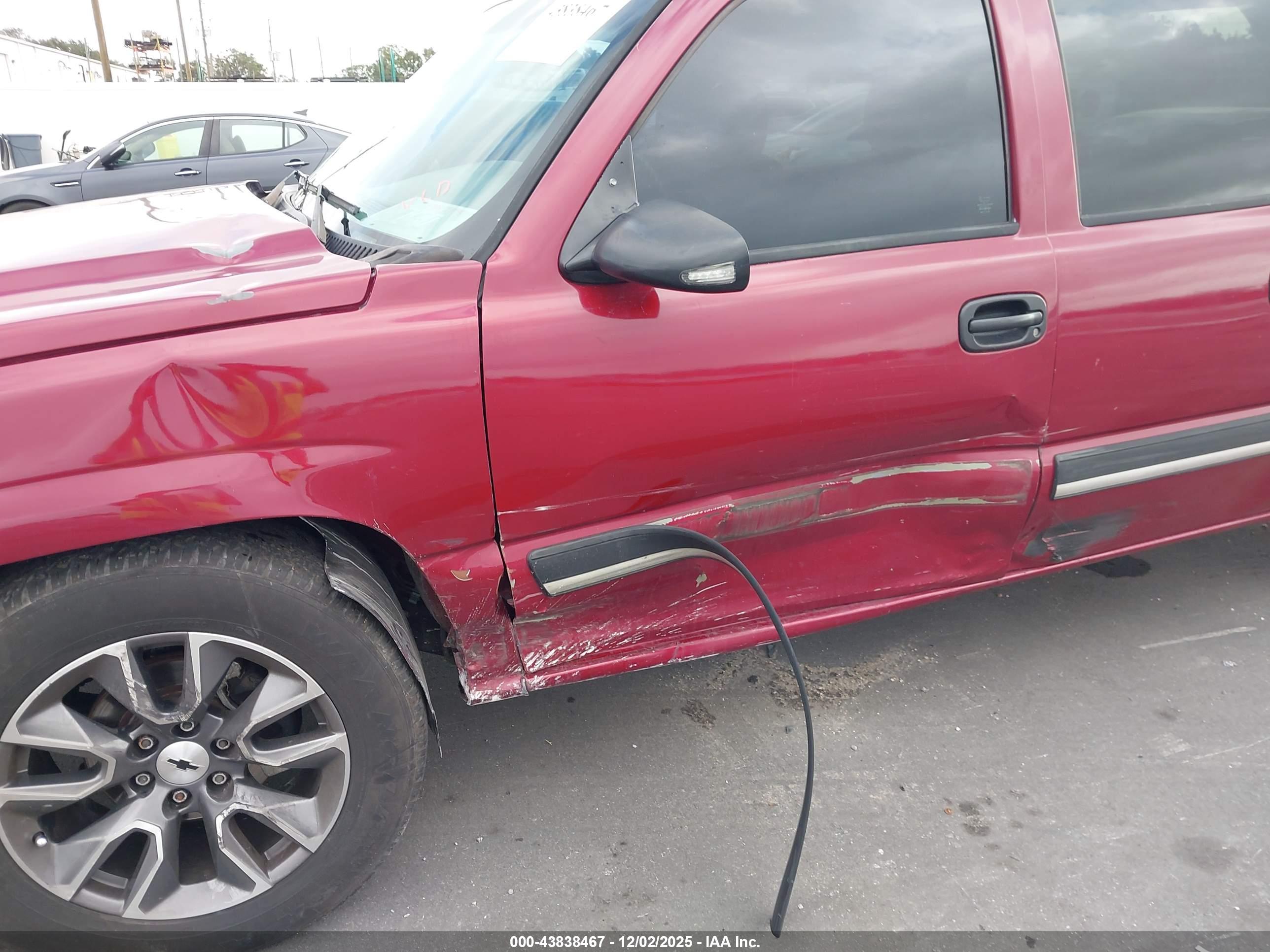 CHEVROLET SILVERADO image 6