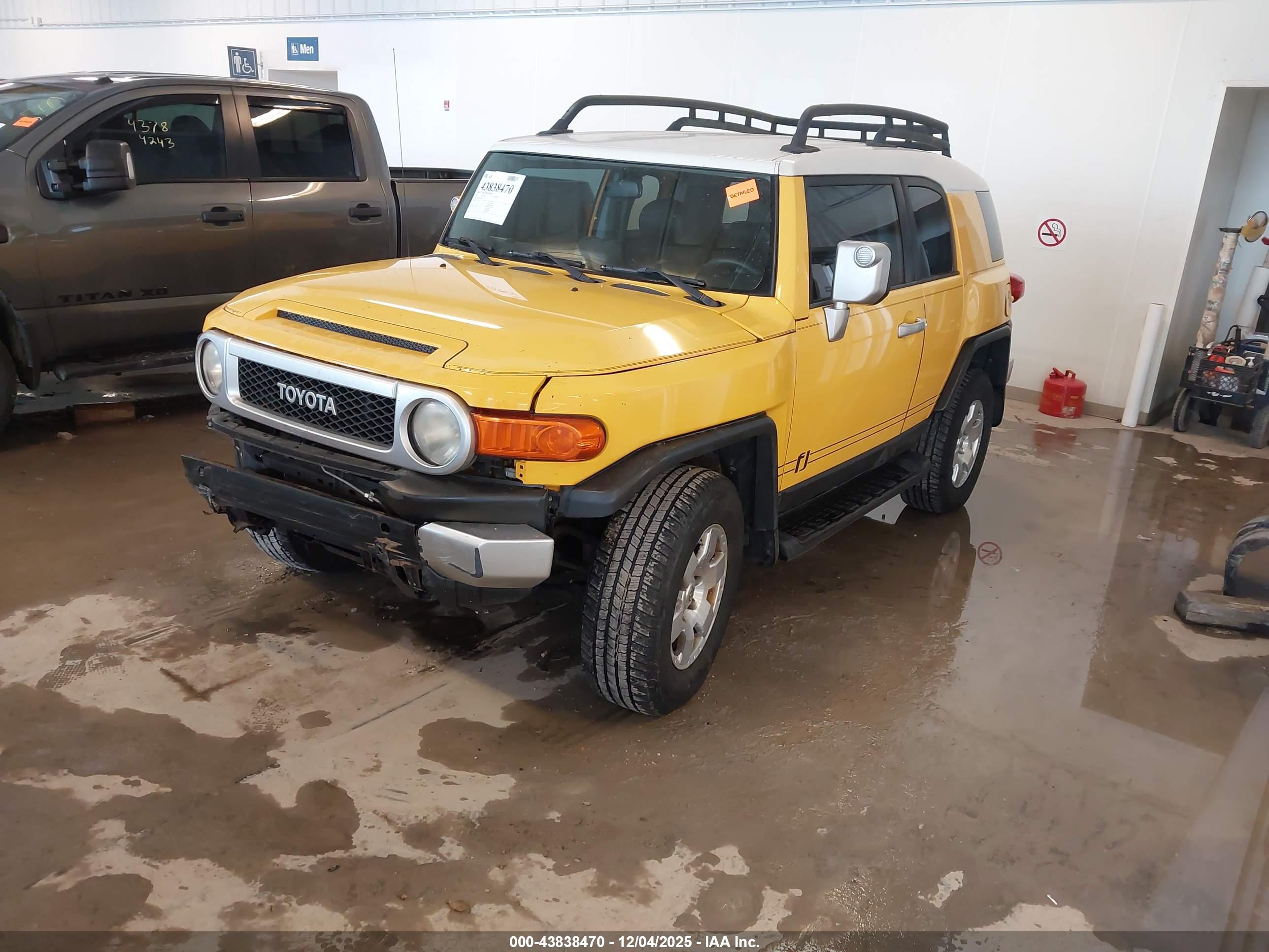 TOYOTA FJ image 2