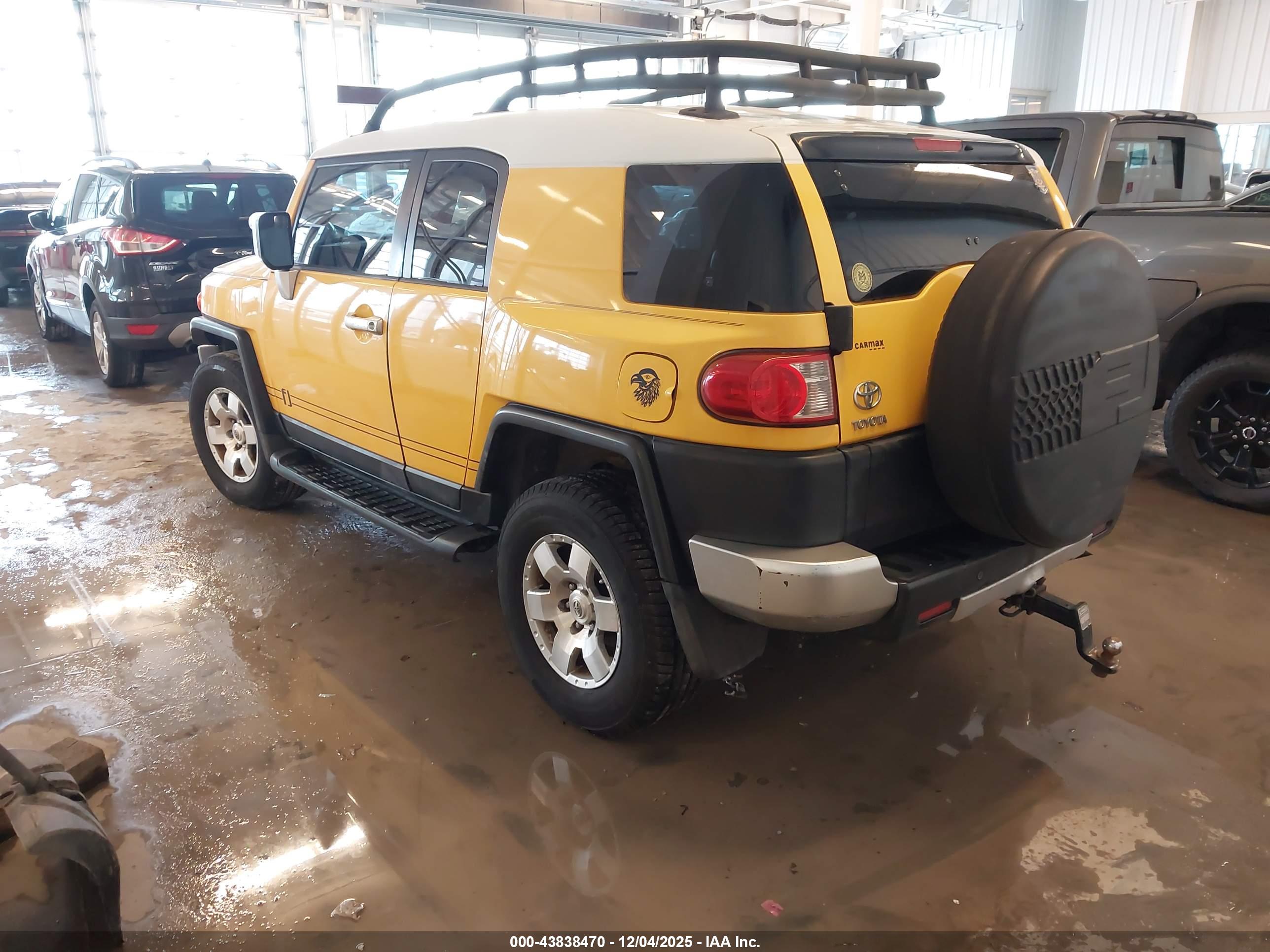 TOYOTA FJ image 3