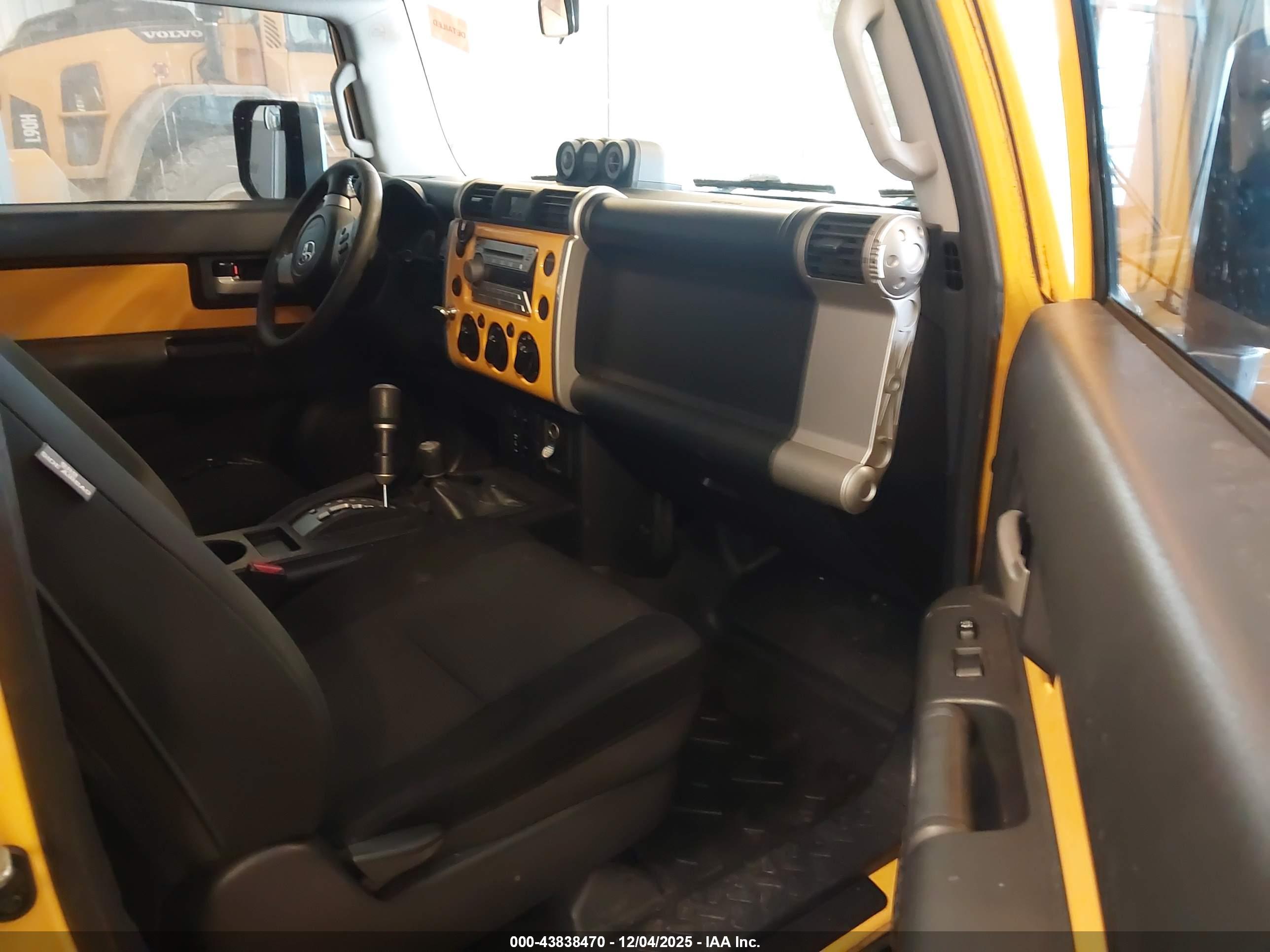 TOYOTA FJ image 5