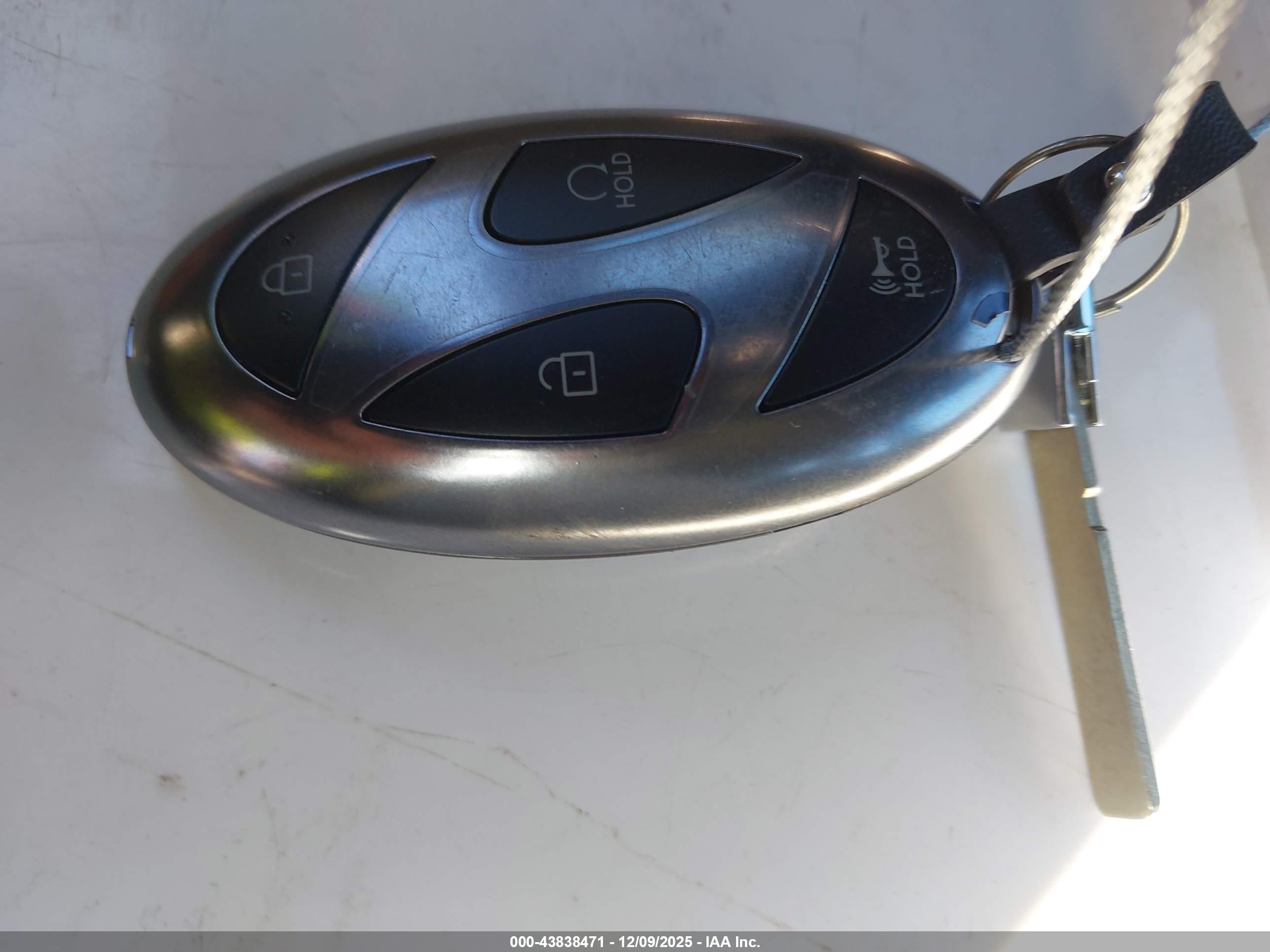 HYUNDAI TUCSON image 11