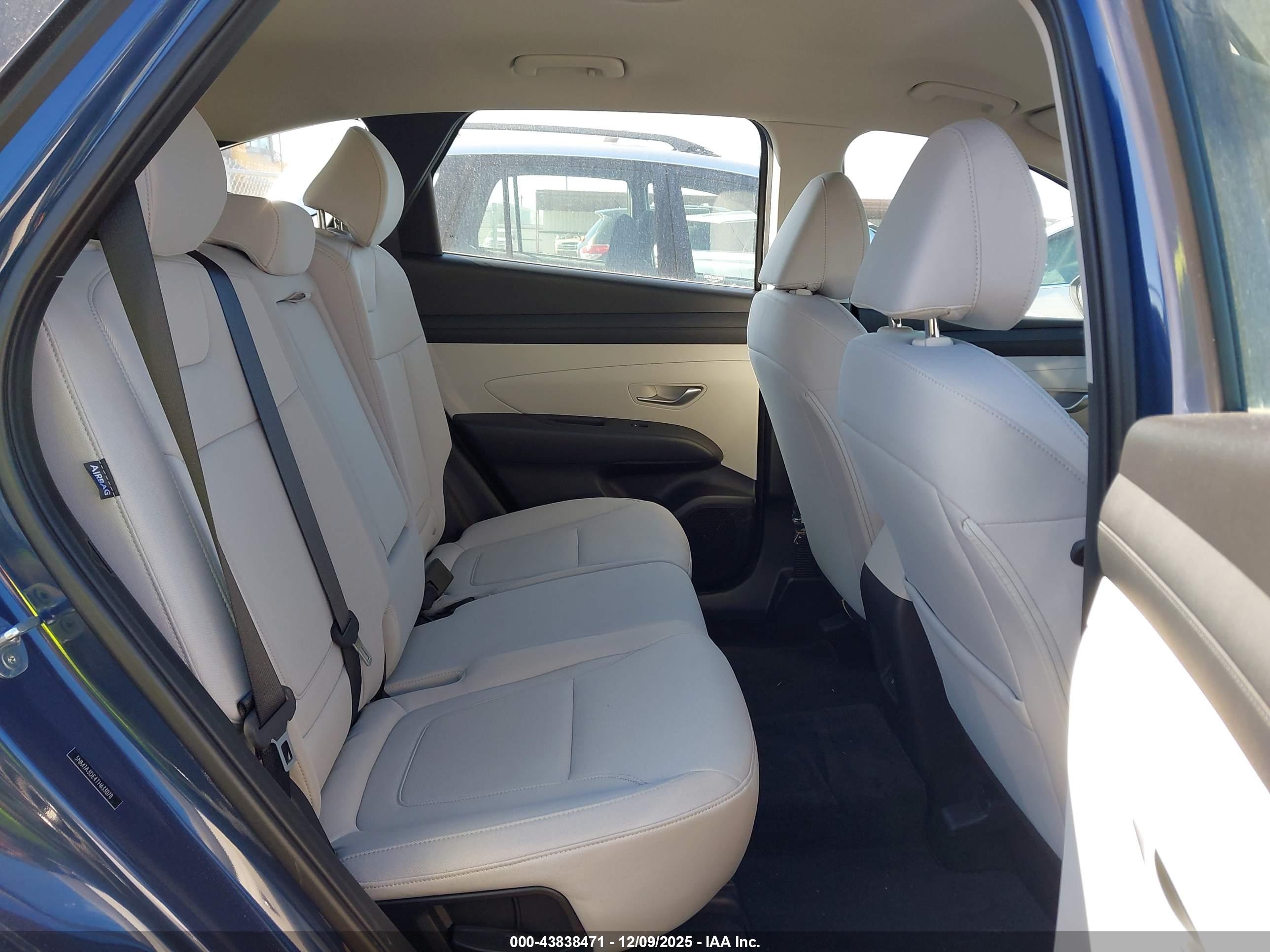 HYUNDAI TUCSON image 8