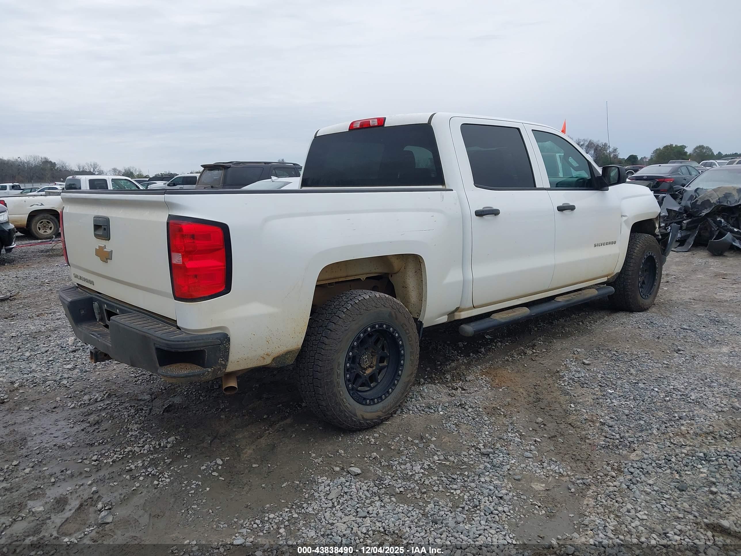 CHEVROLET SILVERADO image 4