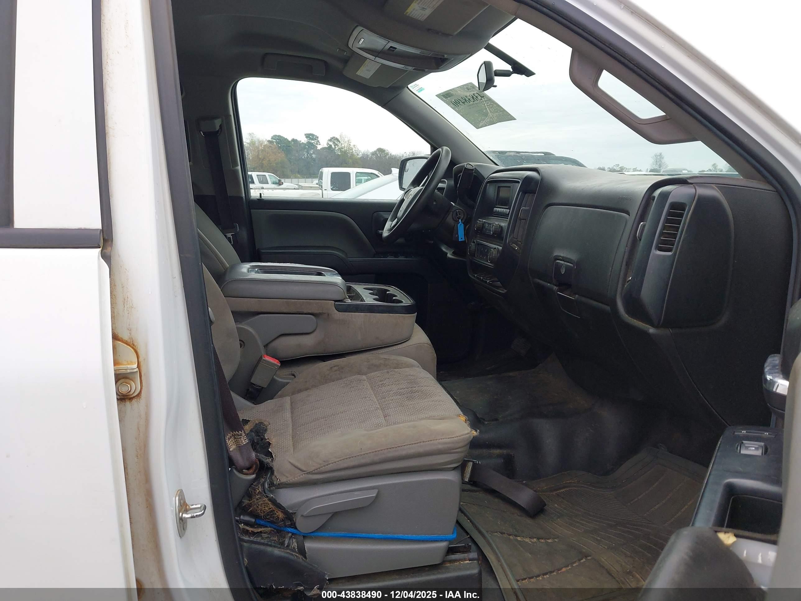 CHEVROLET SILVERADO image 5
