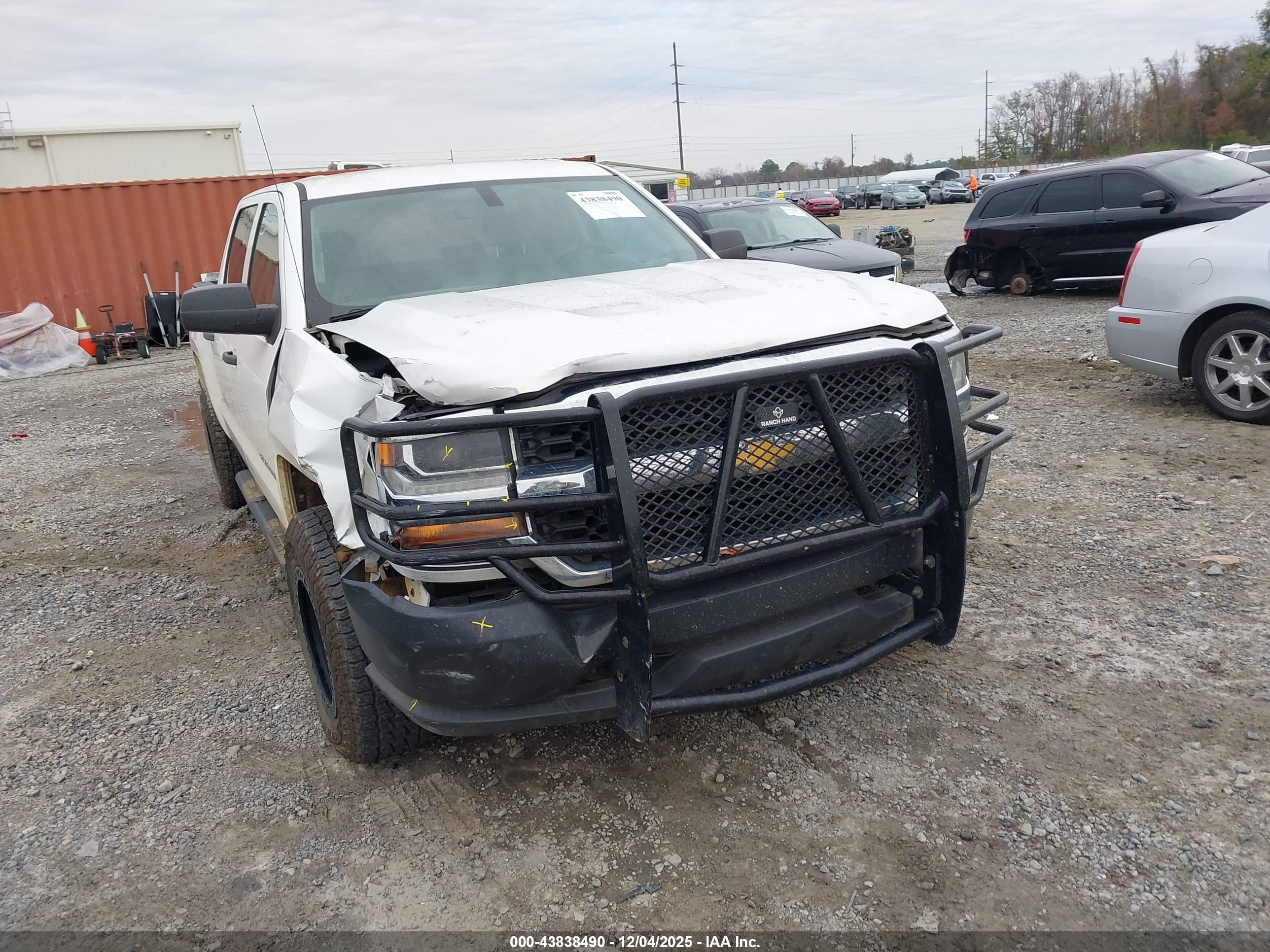 CHEVROLET SILVERADO image 6
