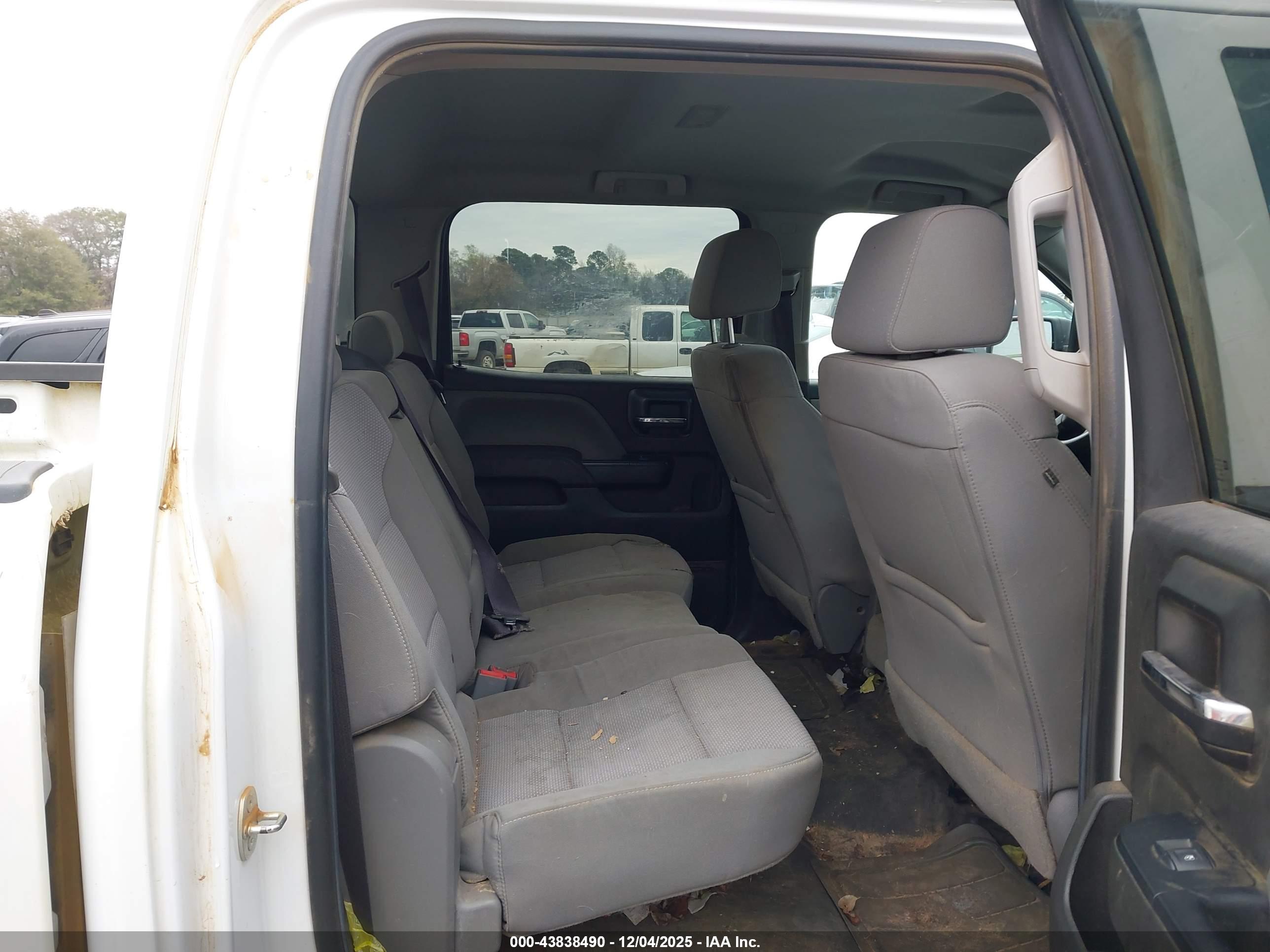 CHEVROLET SILVERADO image 8