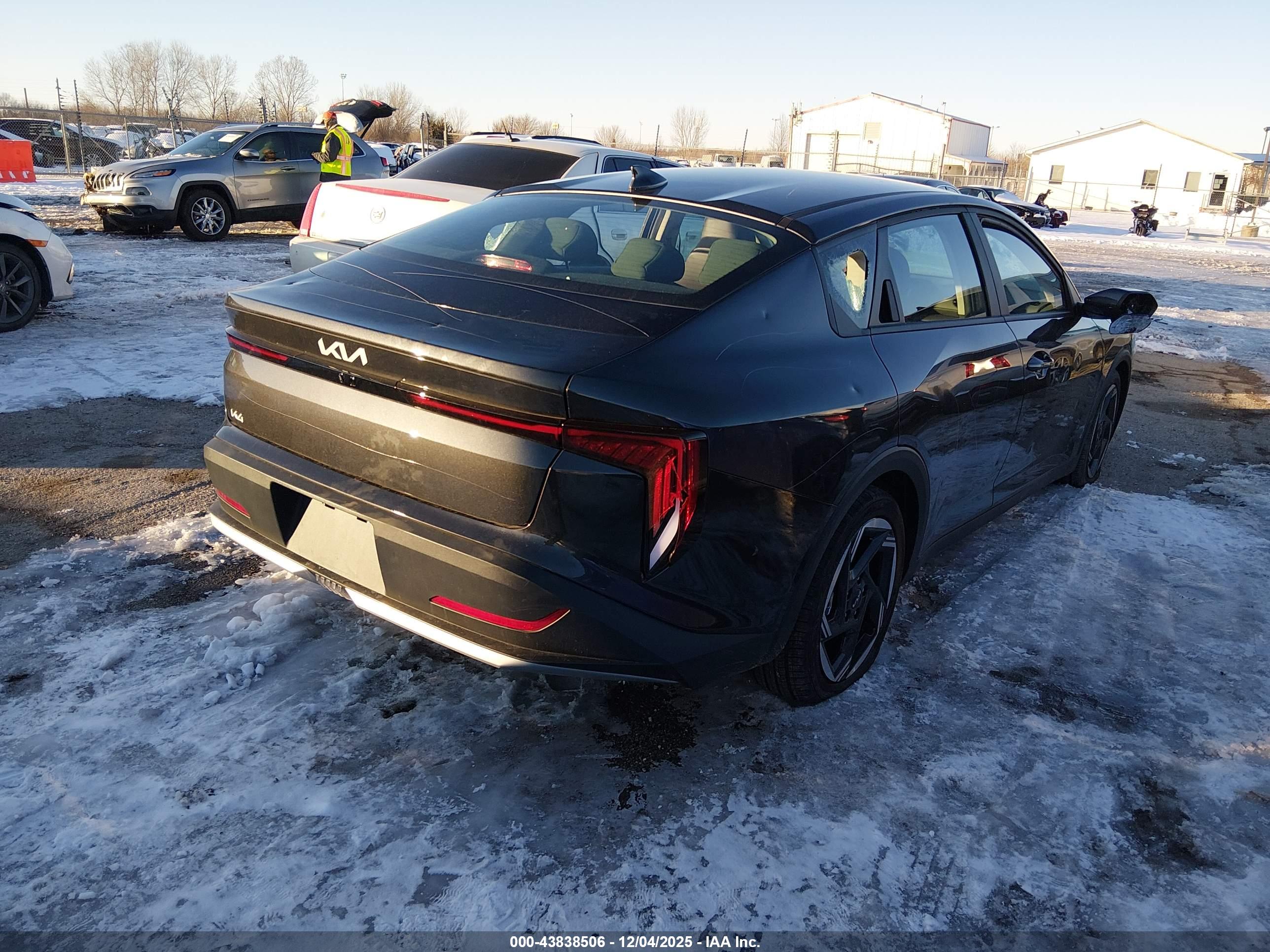 KIA K4 image 4