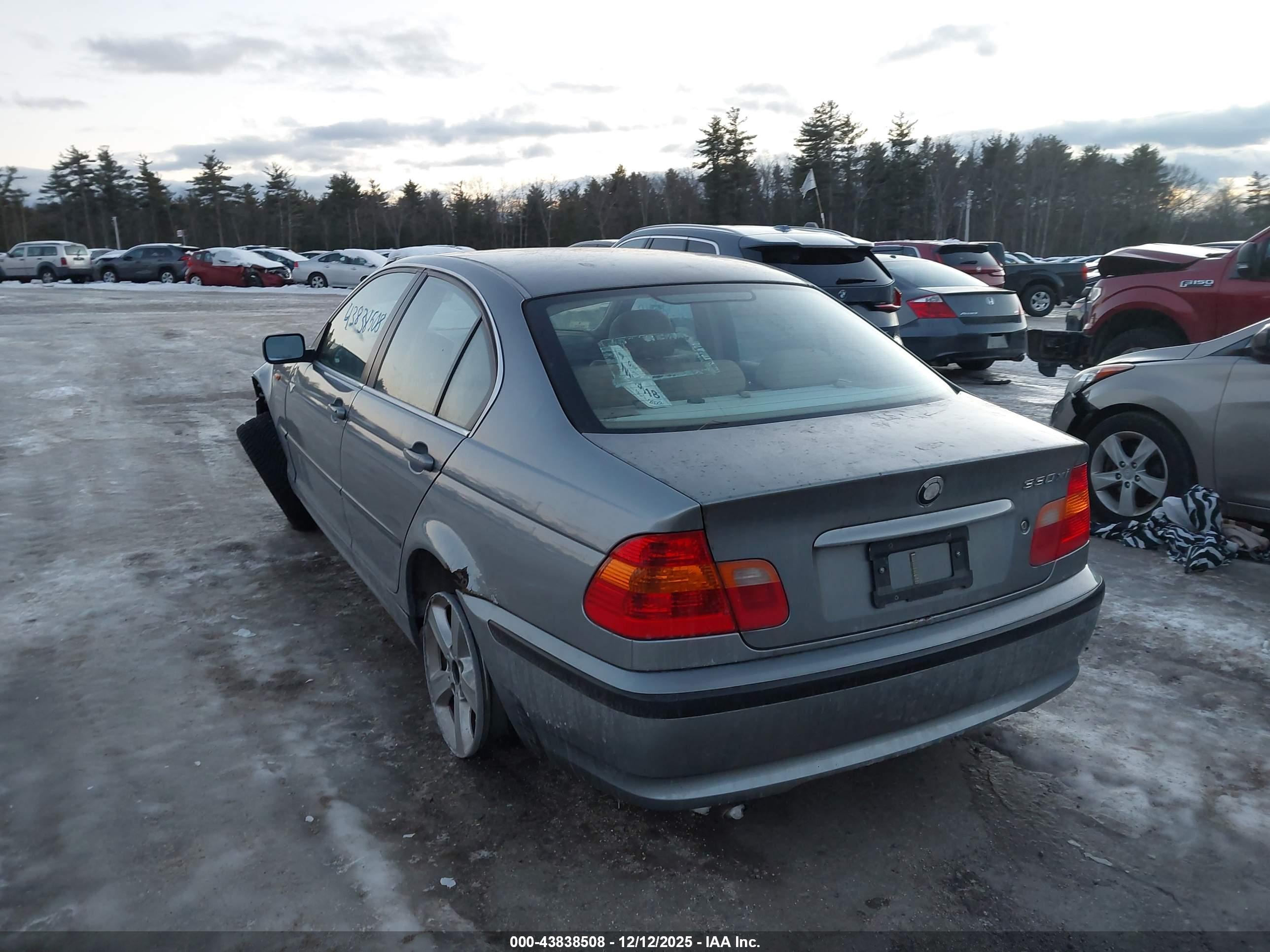 BMW 330XI image 3