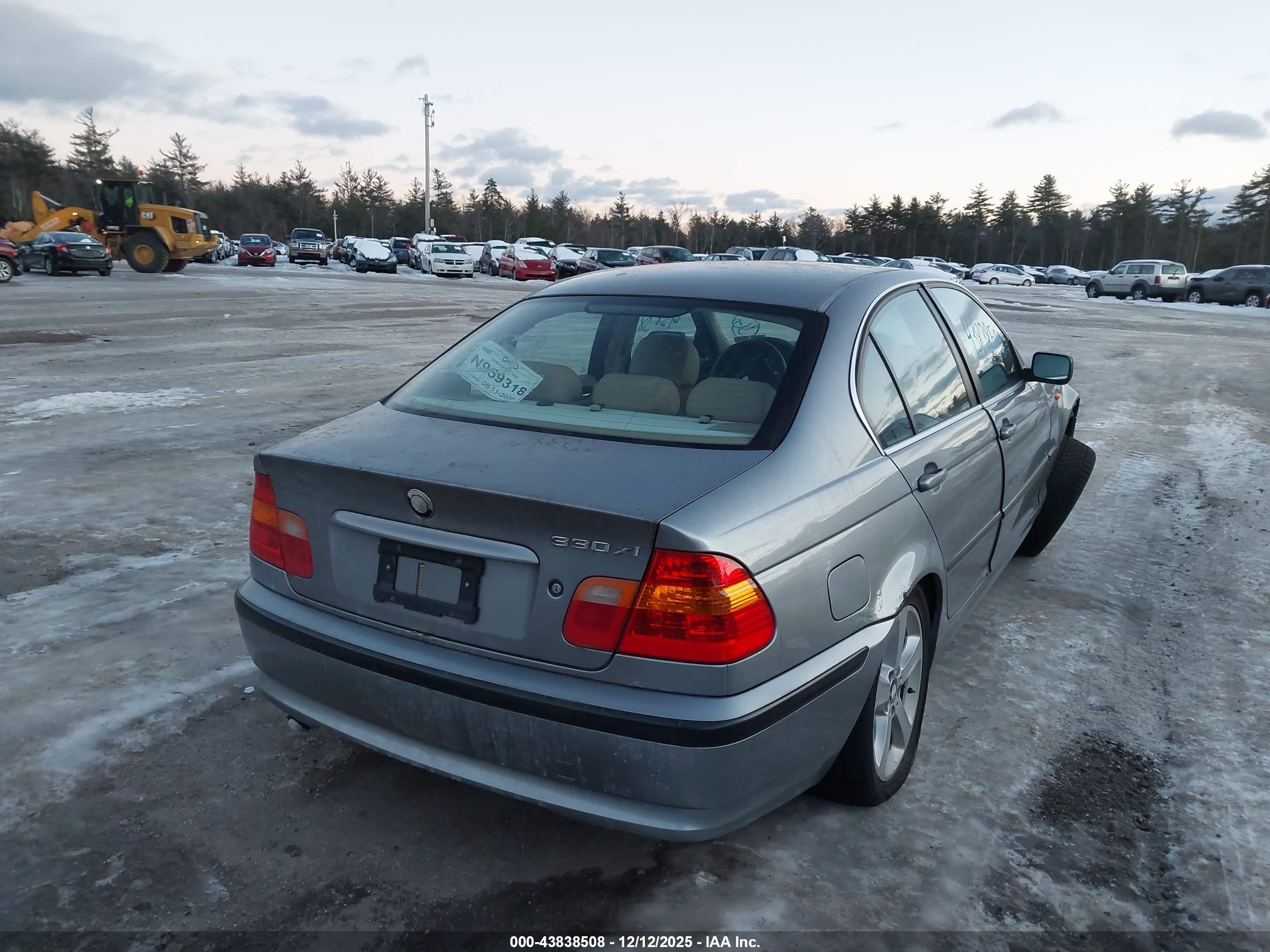 BMW 330XI image 4