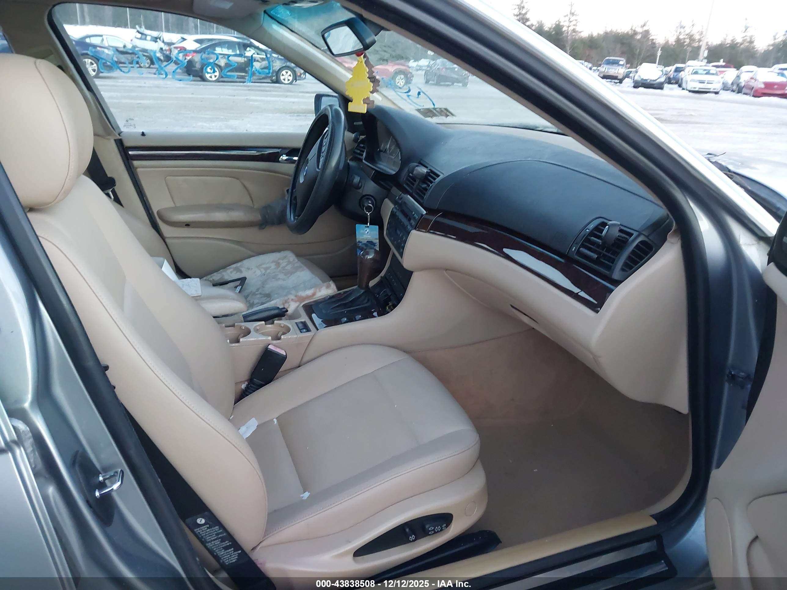 BMW 330XI image 5