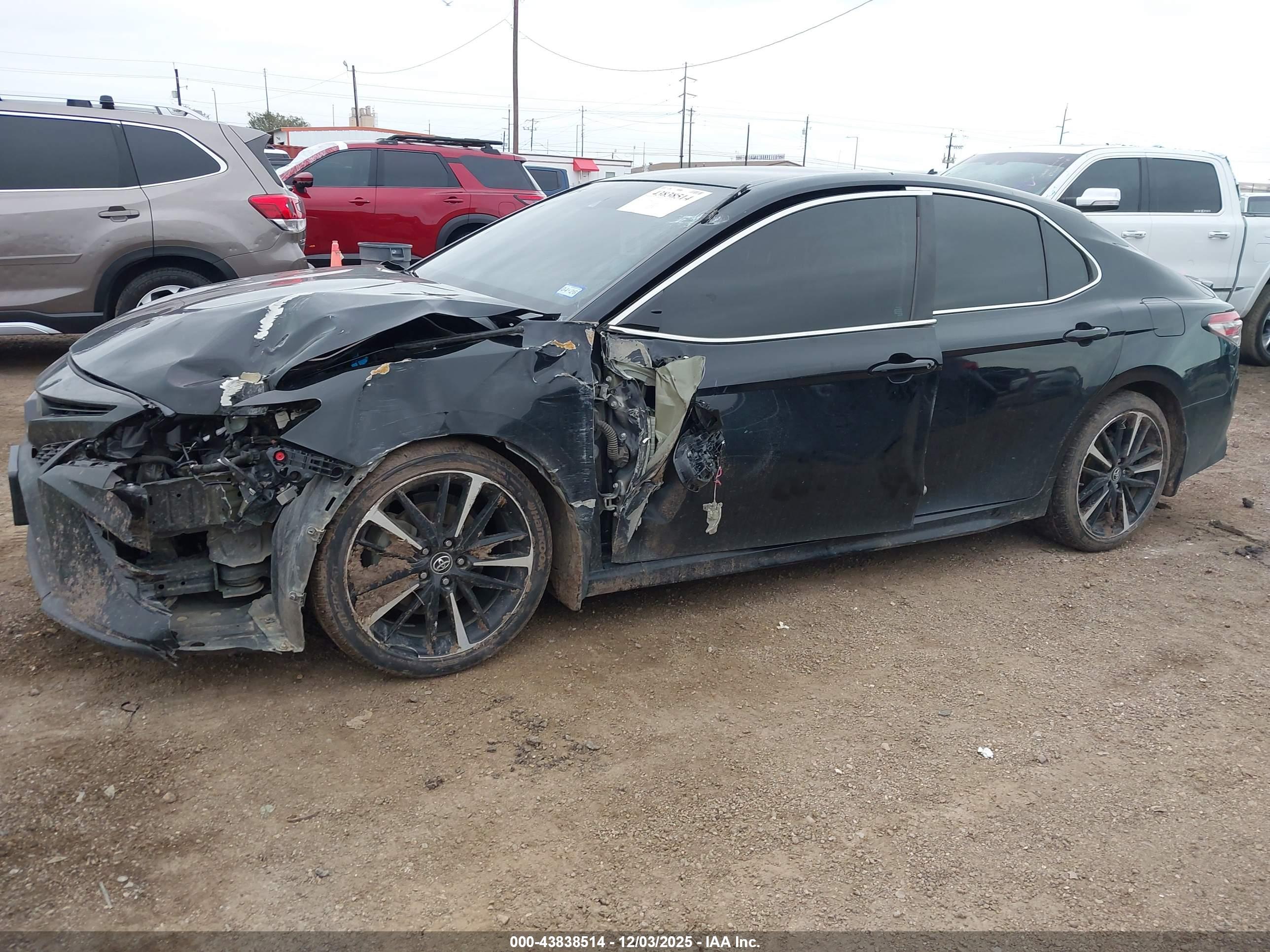 TOYOTA CAMRY image 2