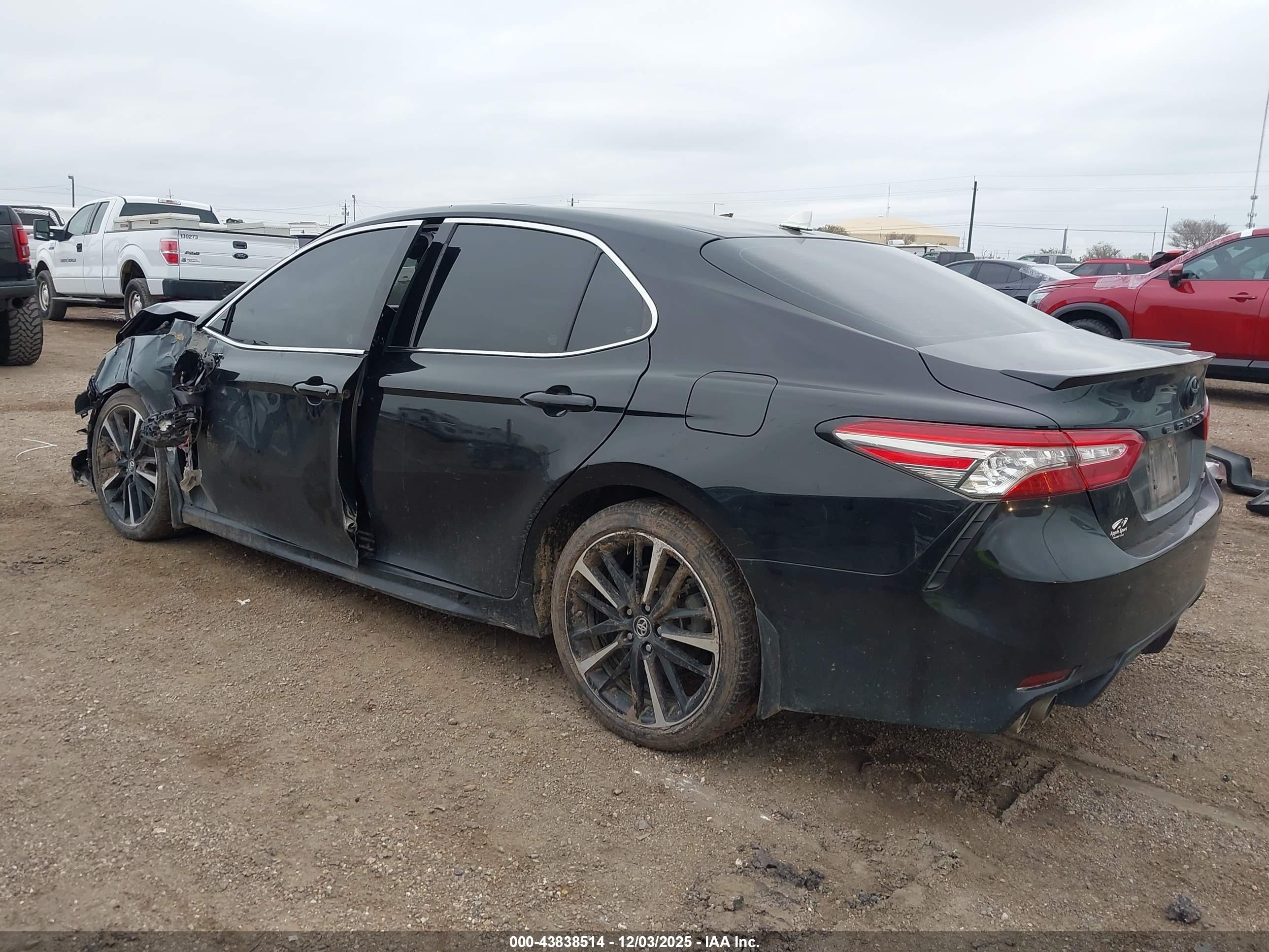 TOYOTA CAMRY image 3