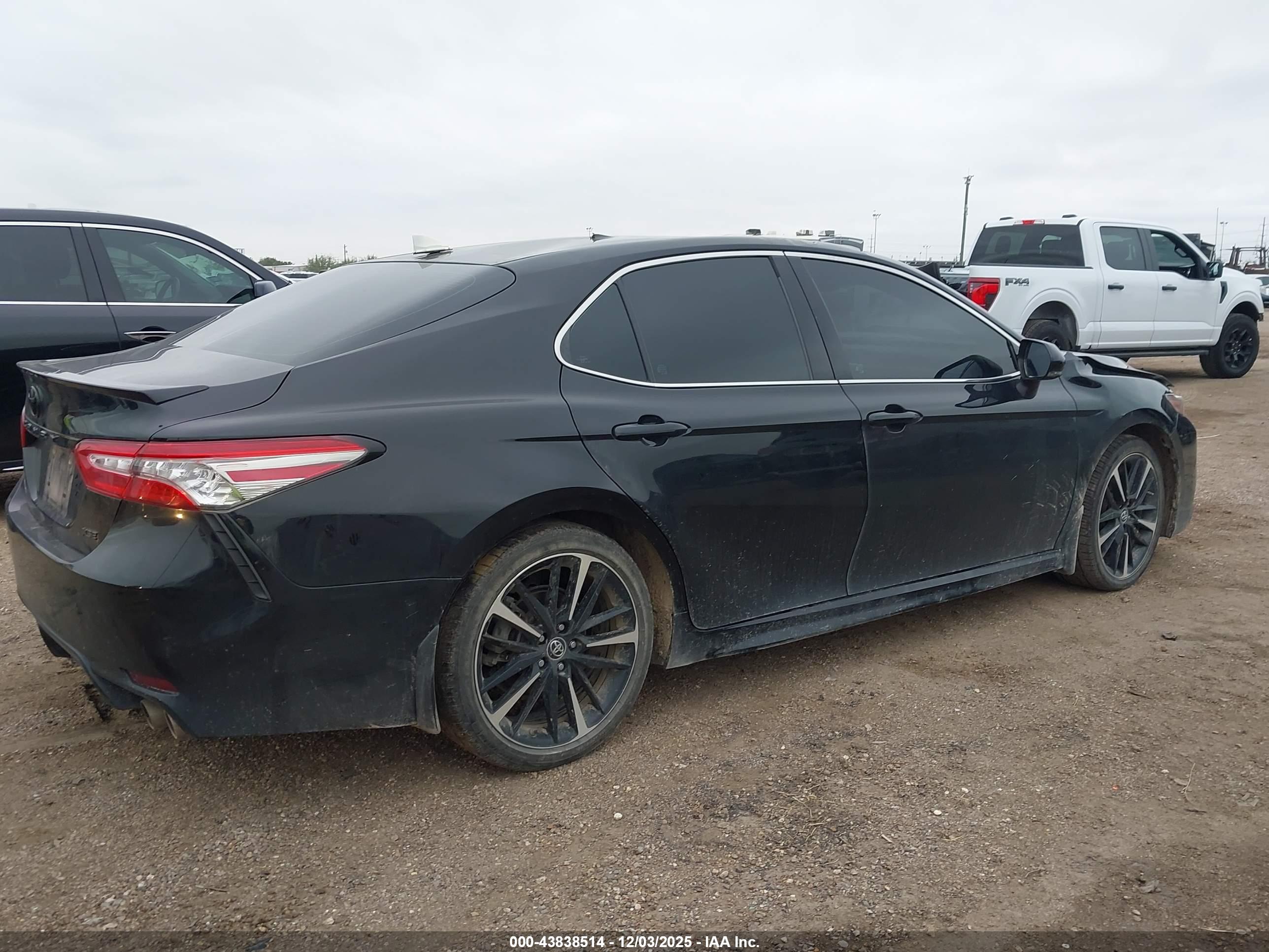 TOYOTA CAMRY image 4