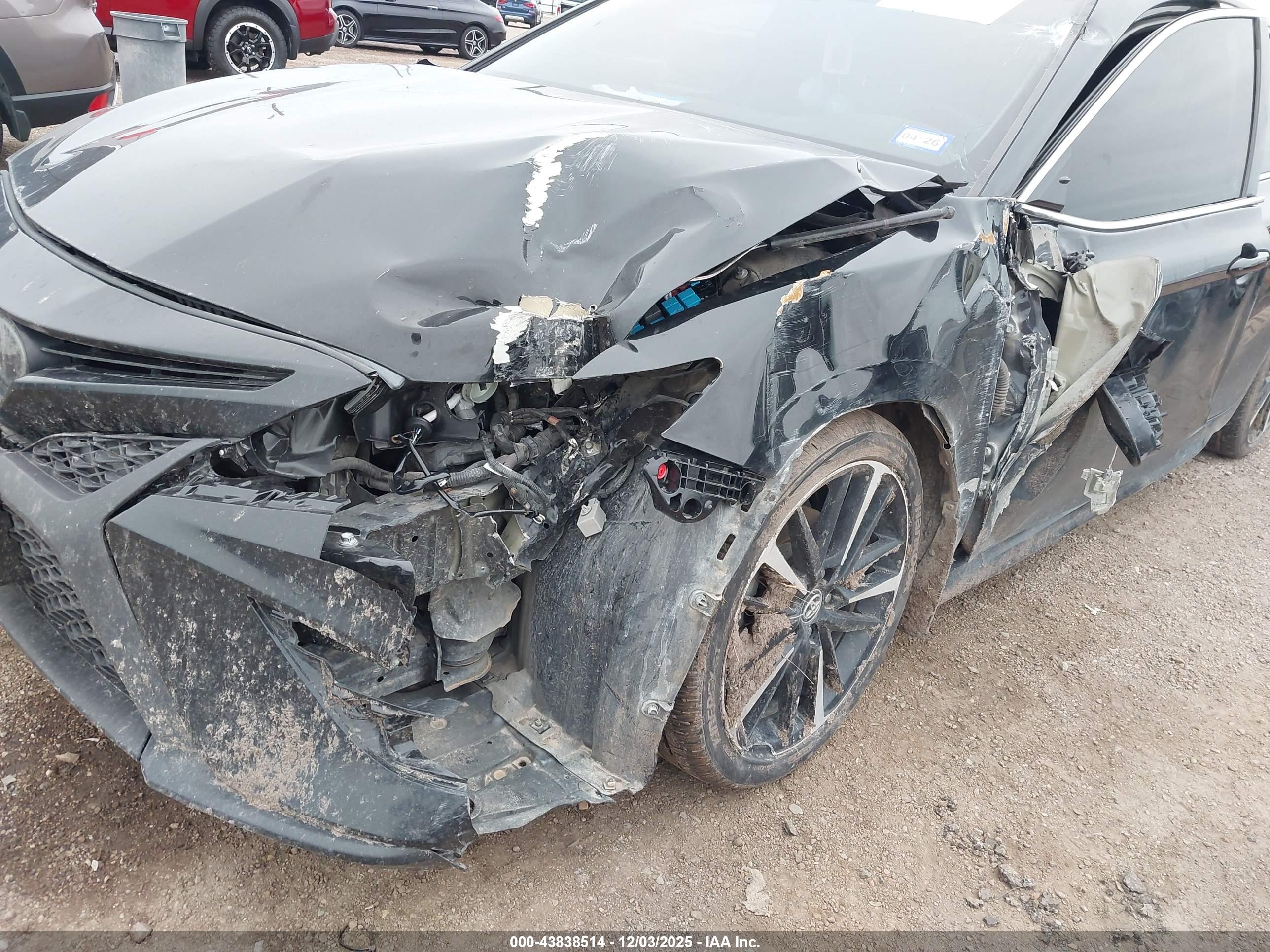 TOYOTA CAMRY image 6