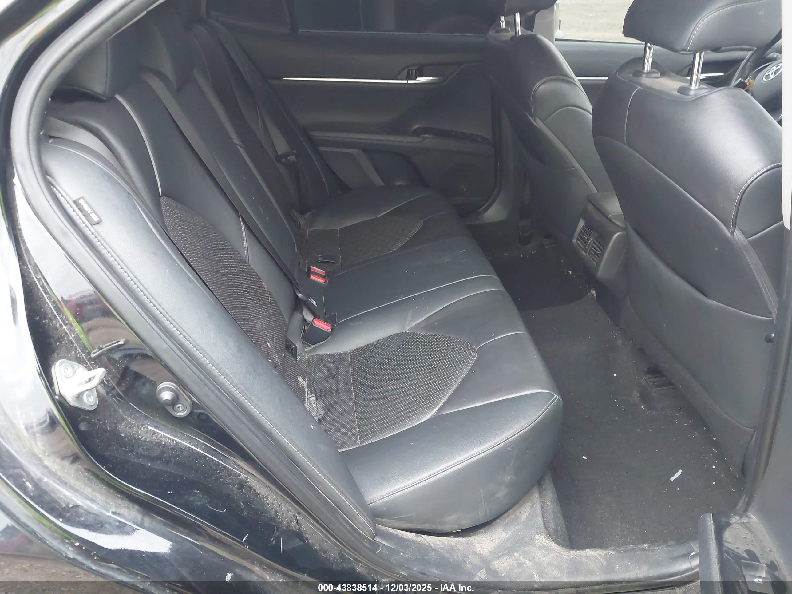 TOYOTA CAMRY image 8