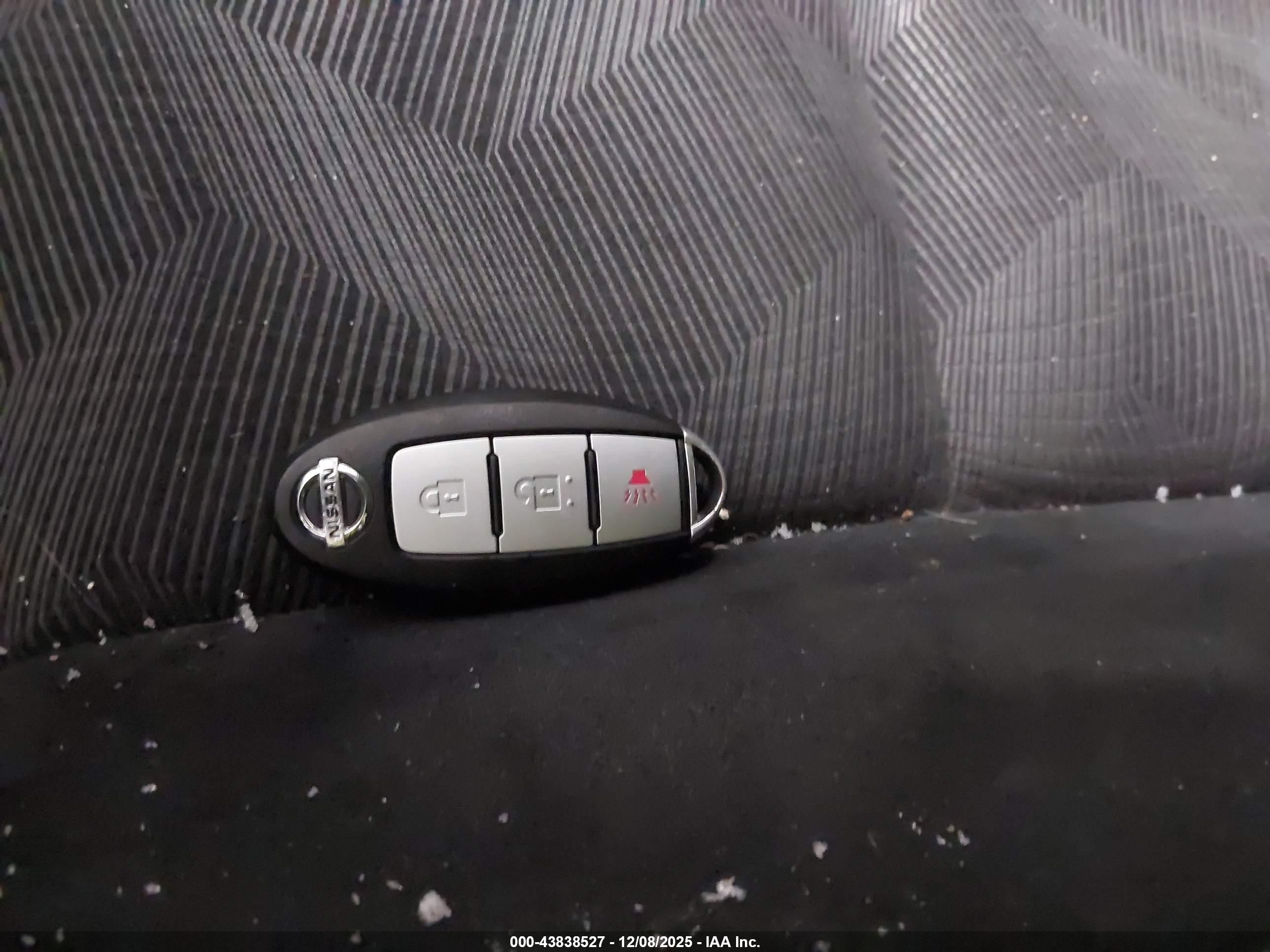NISSAN ROGUE image 11