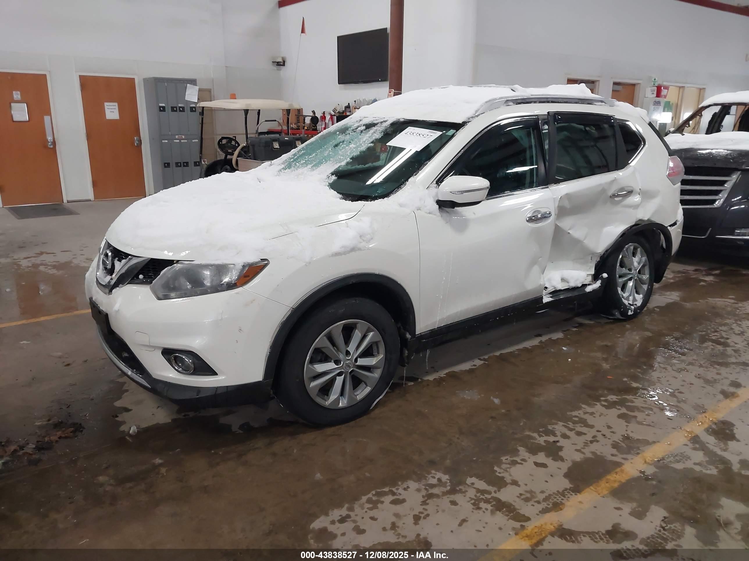 NISSAN ROGUE image 2