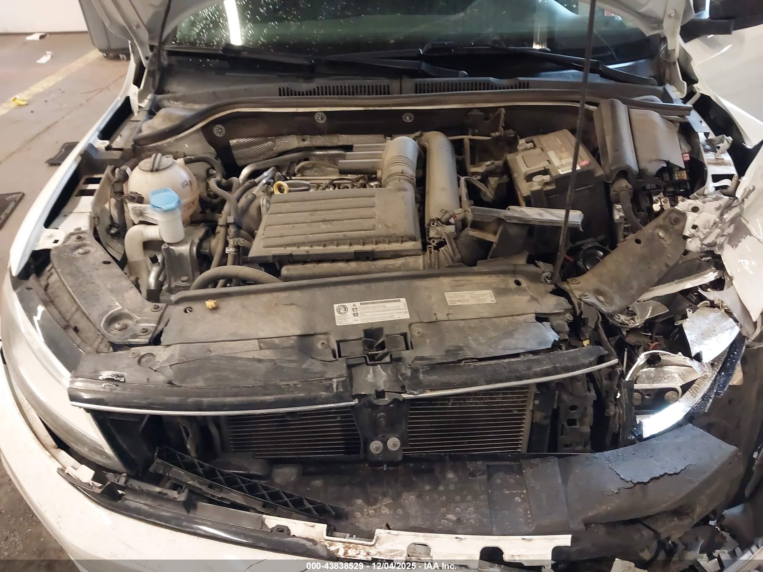 VOLKSWAGEN JETTA image 10
