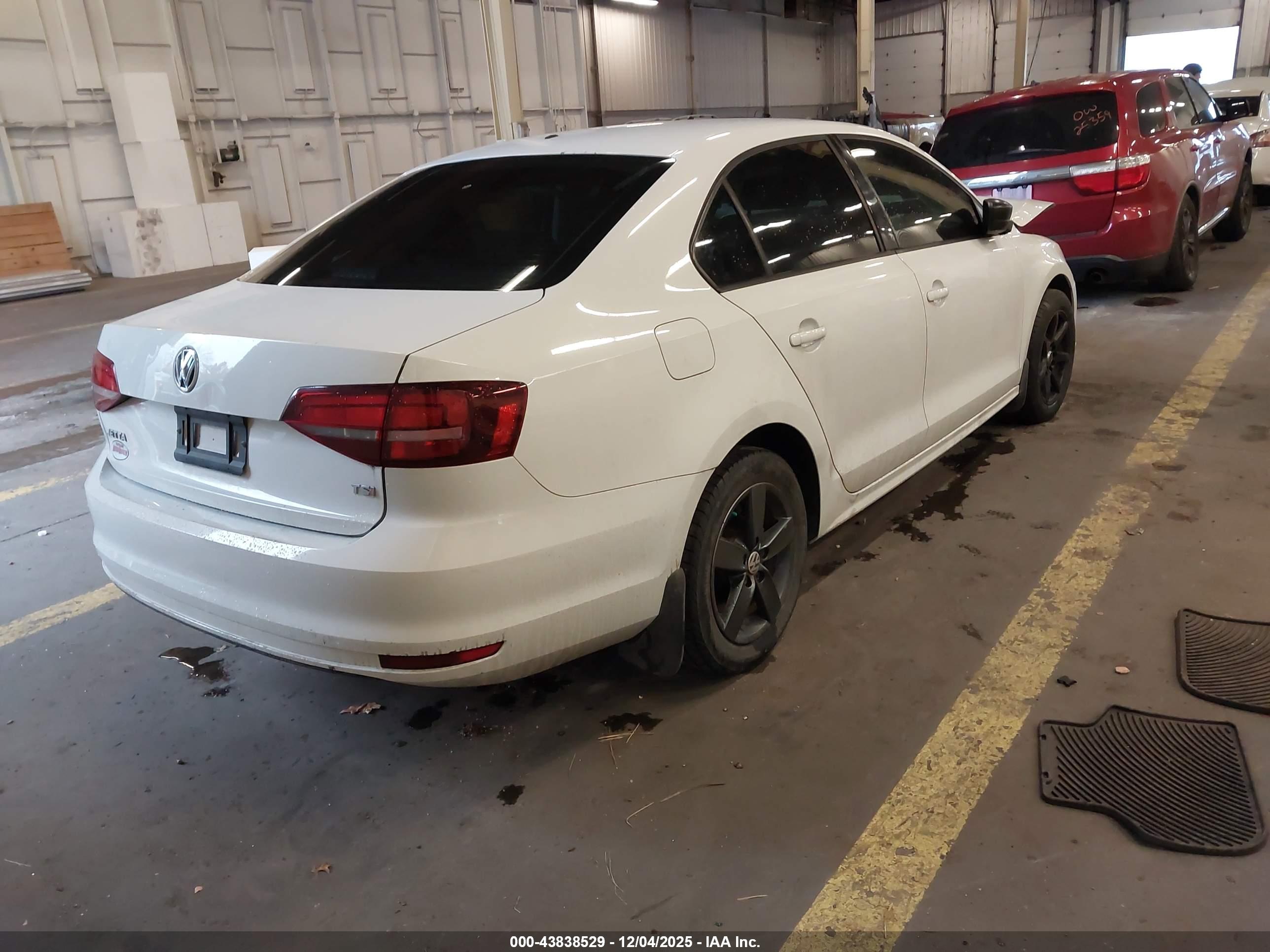VOLKSWAGEN JETTA image 4