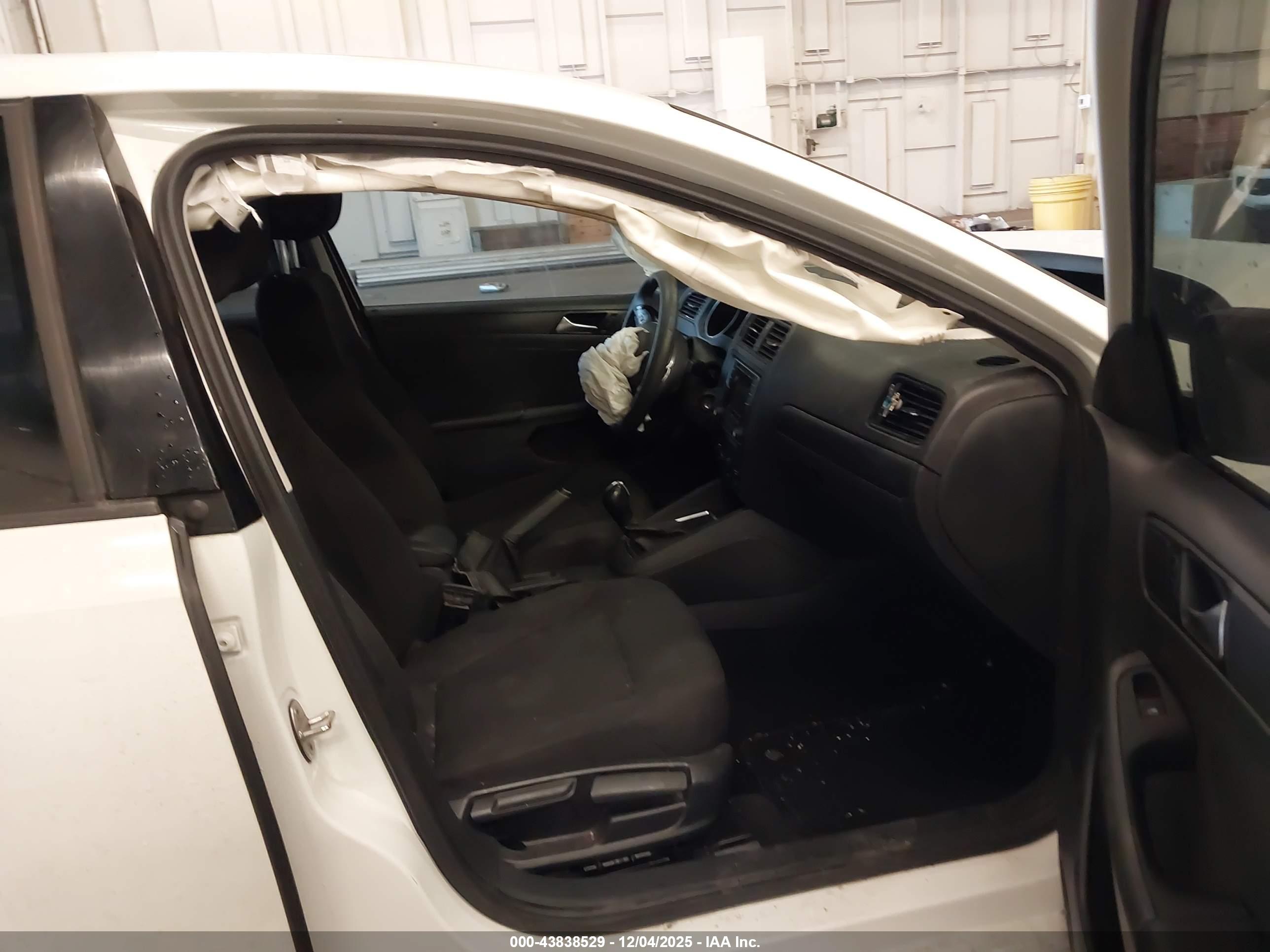VOLKSWAGEN JETTA image 5