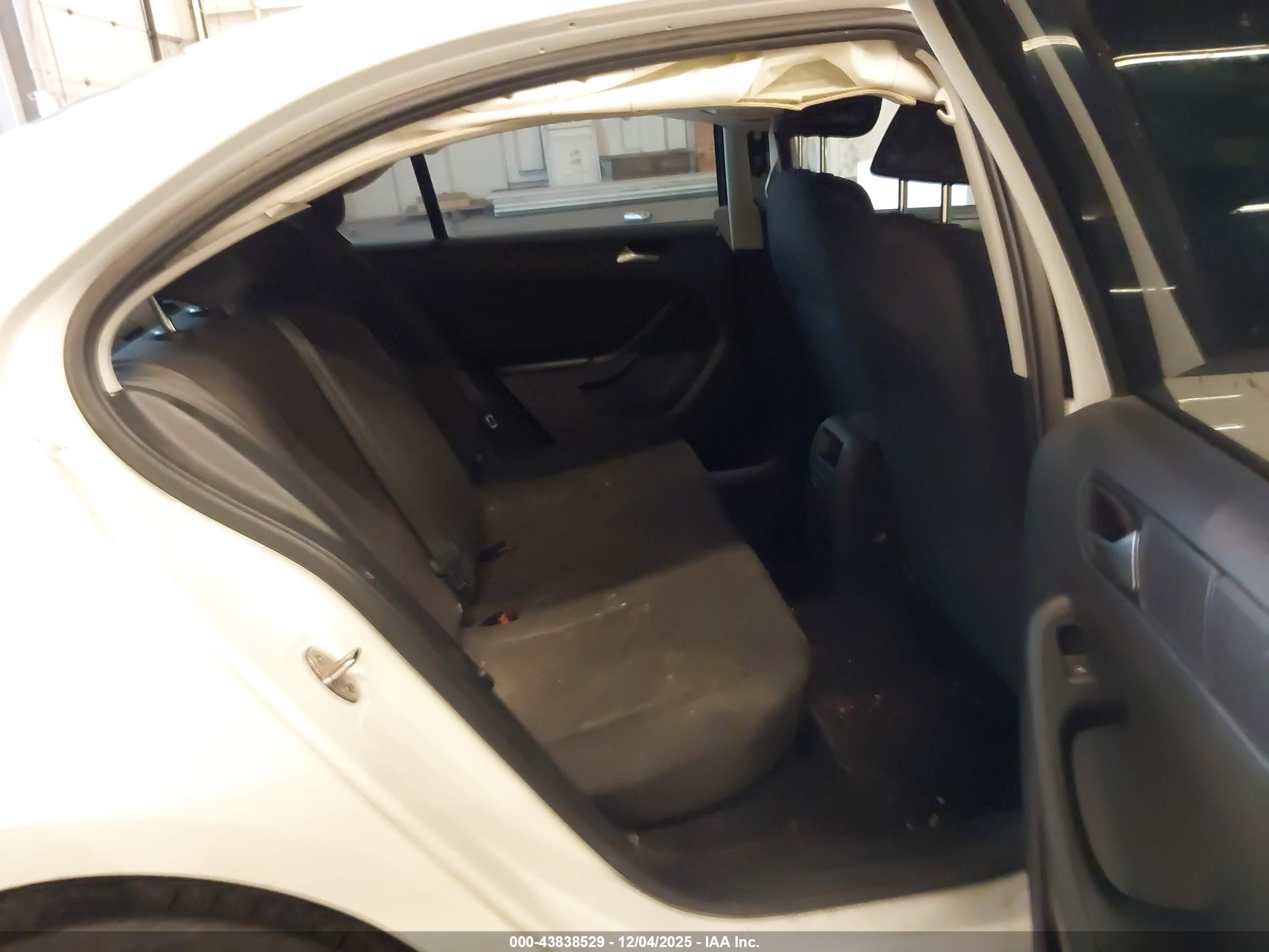 VOLKSWAGEN JETTA image 8