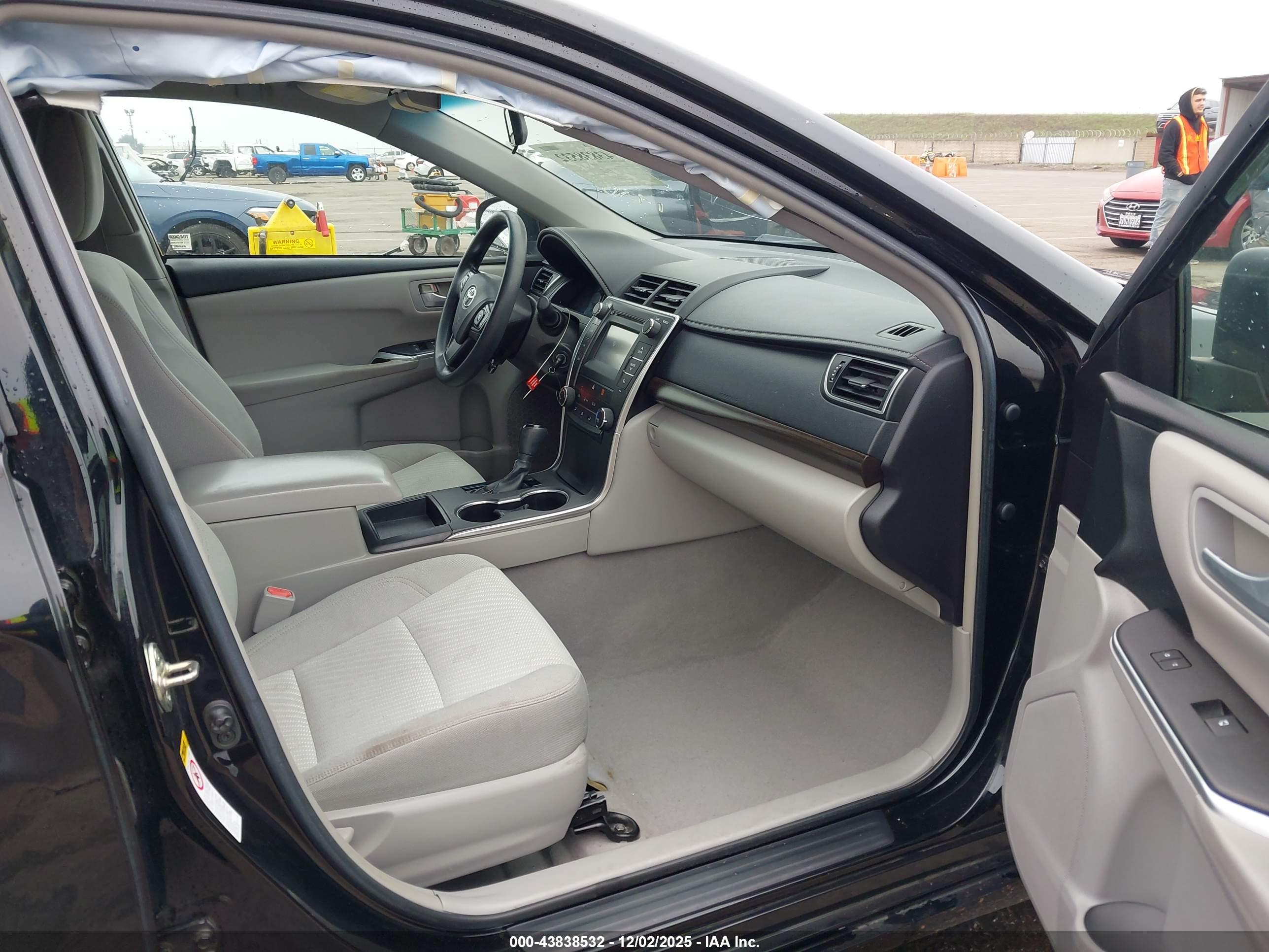 TOYOTA CAMRY image 5