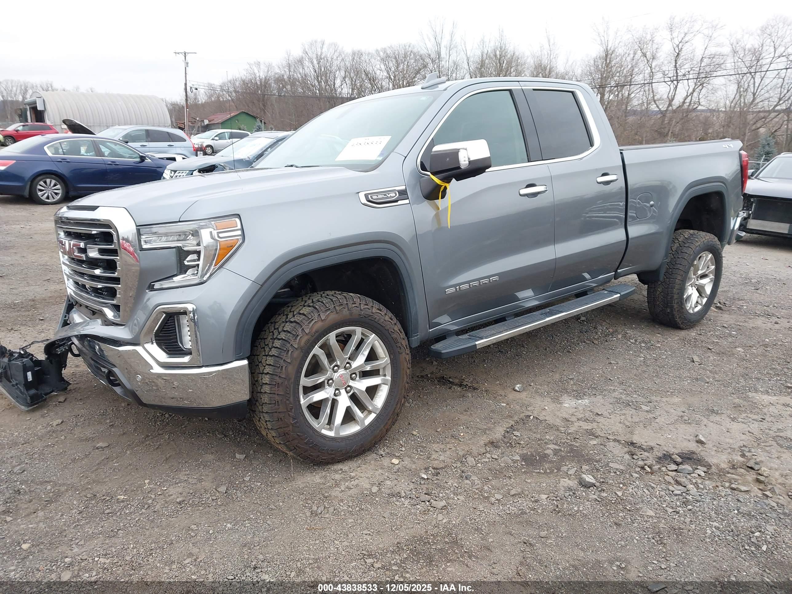 GMC SIERRA image 2