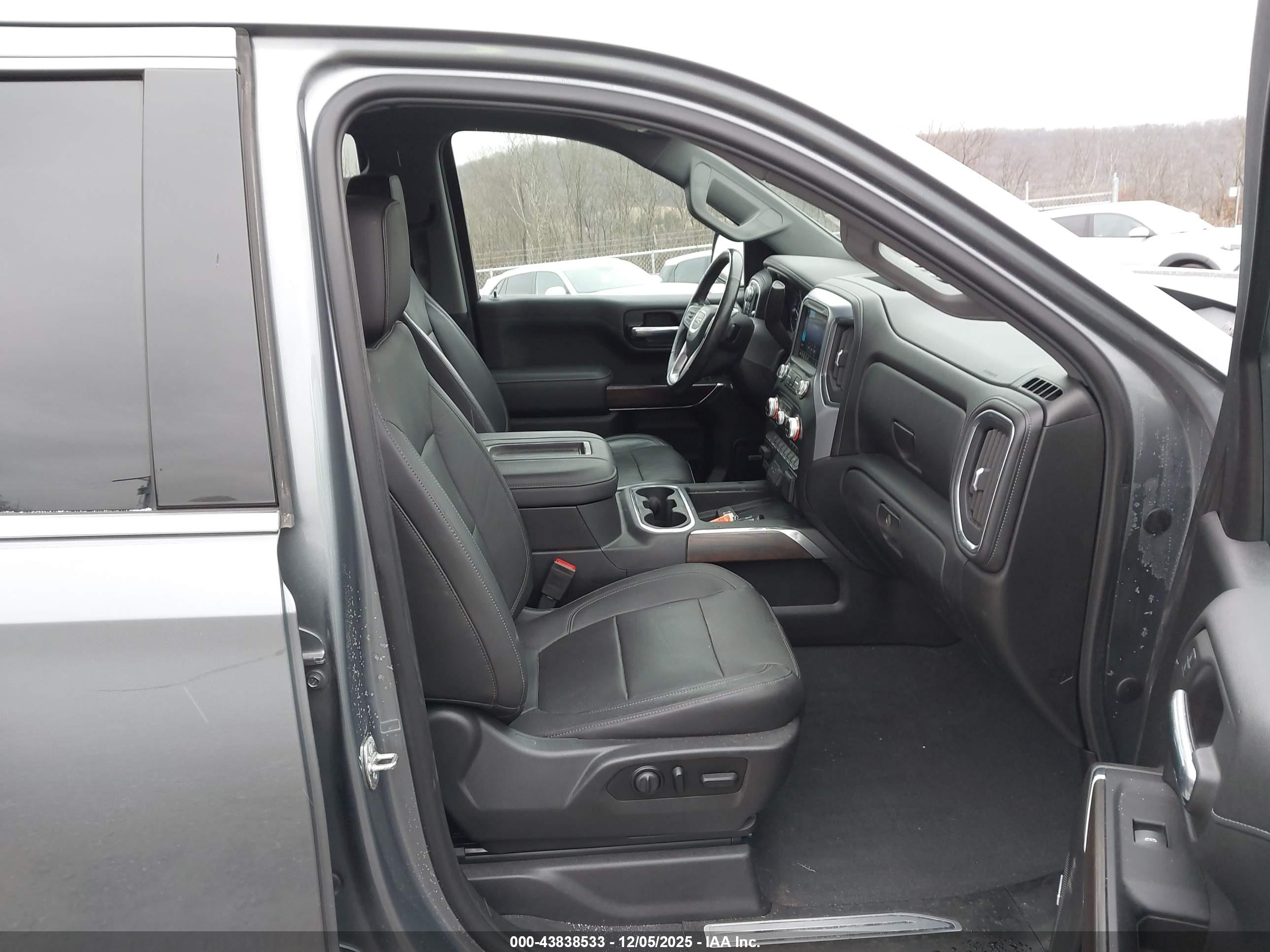 GMC SIERRA image 5
