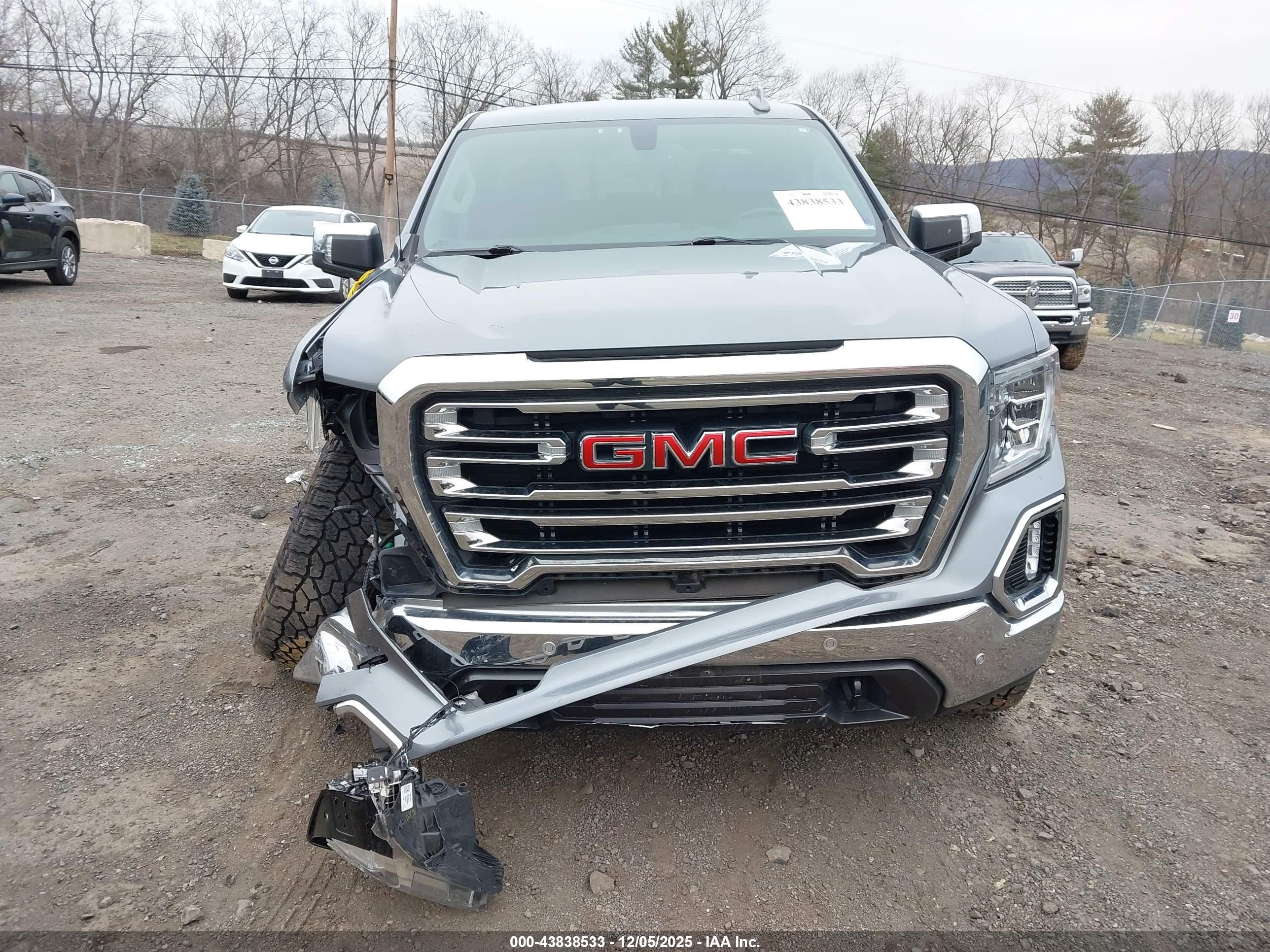 GMC SIERRA image 6