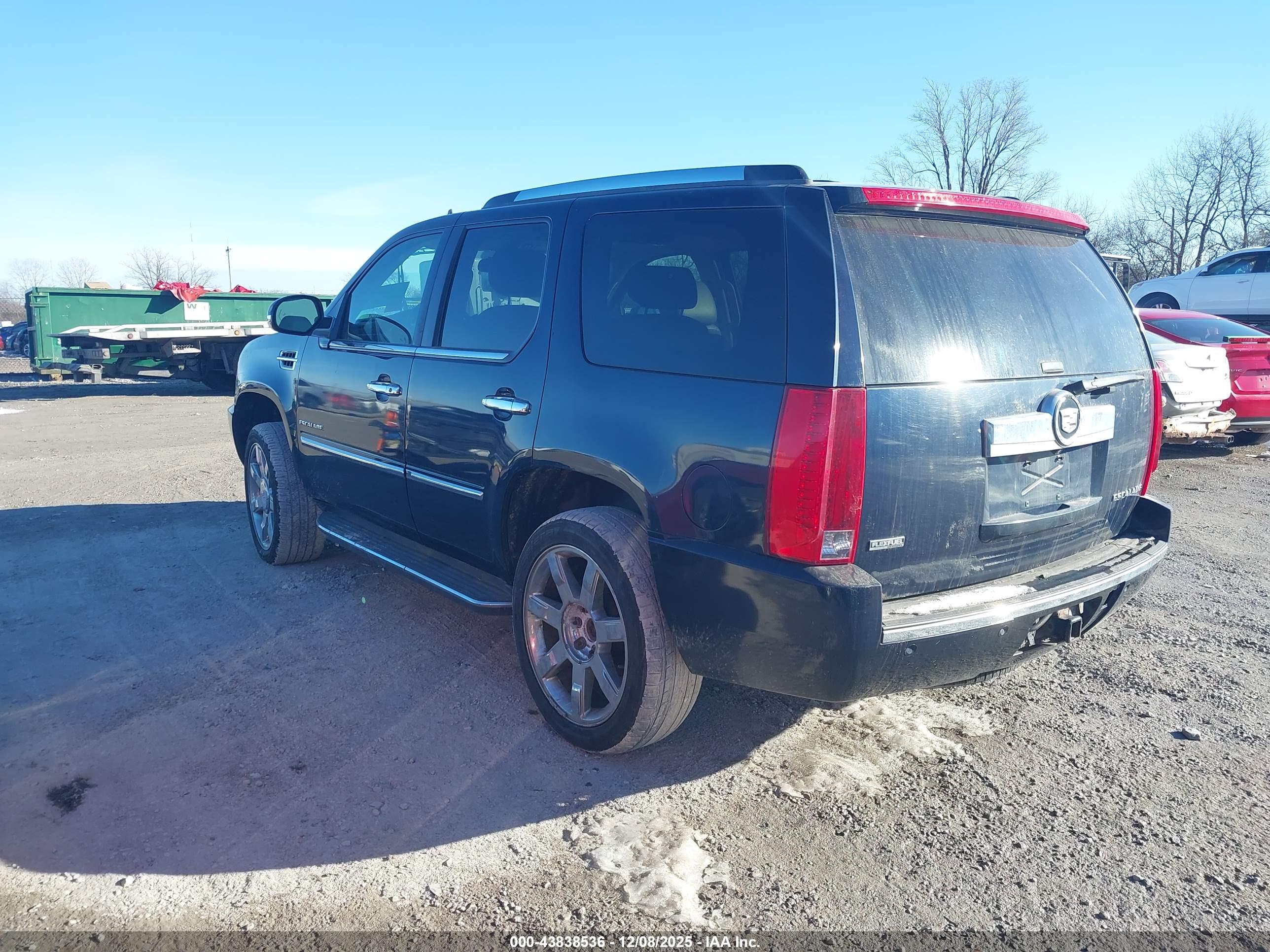 CADILLAC ESCALADE image 3