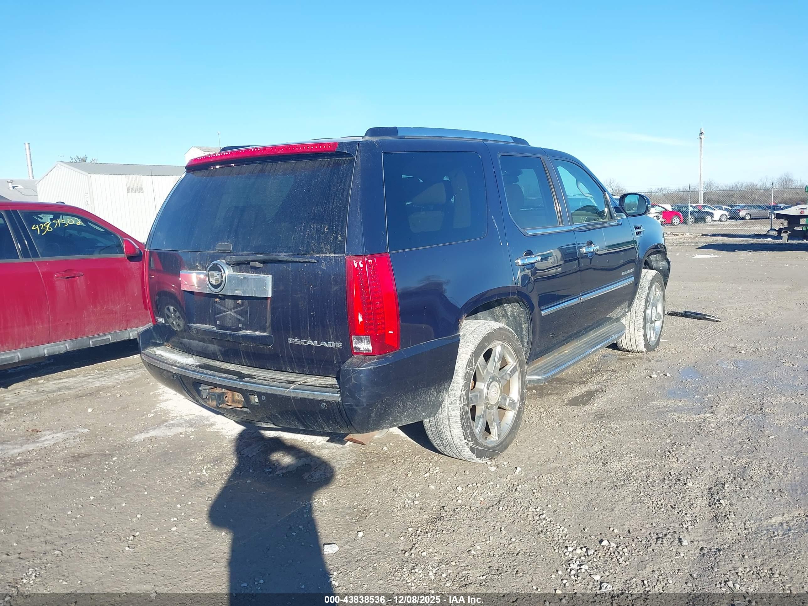 CADILLAC ESCALADE image 4