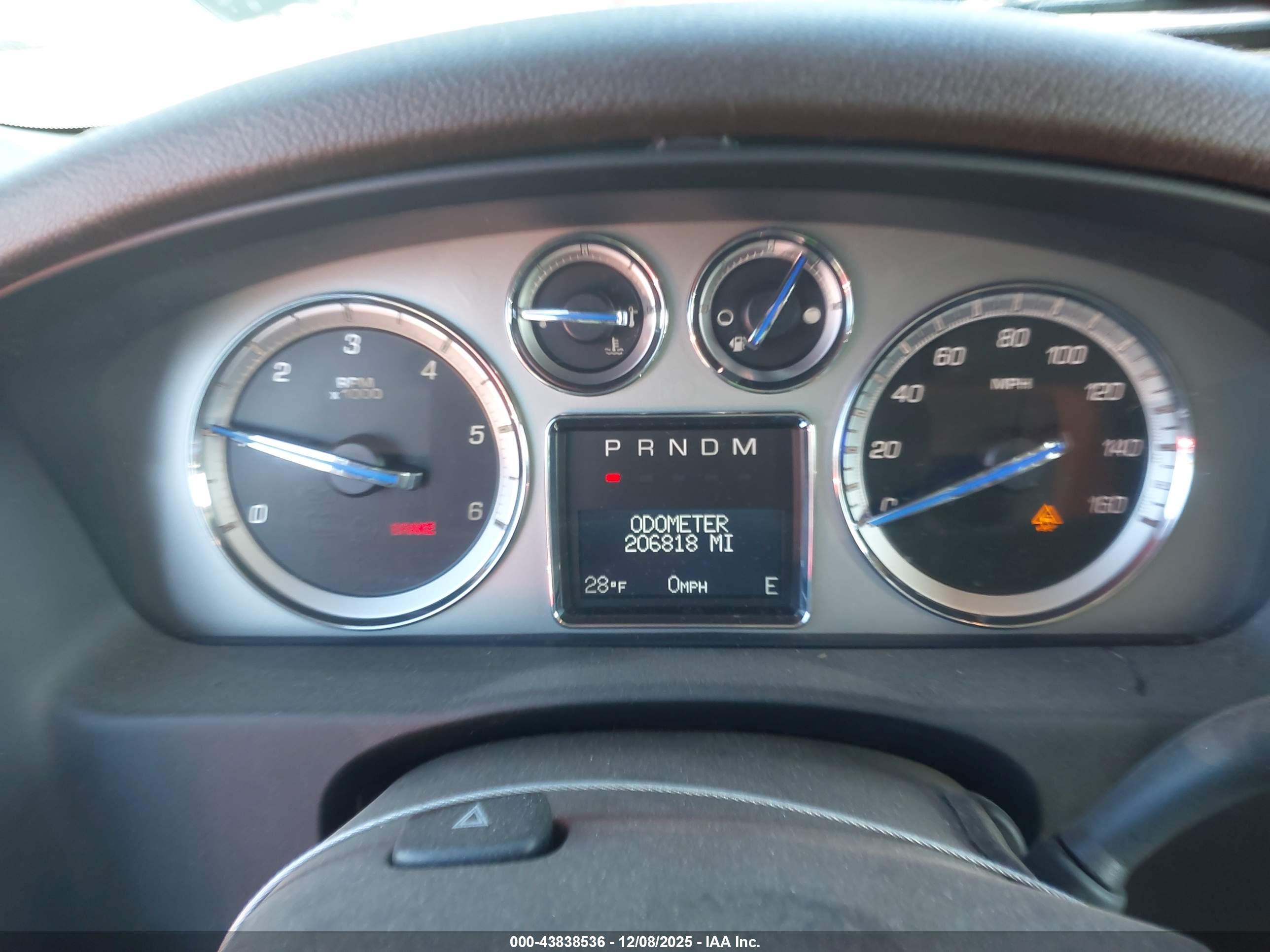 CADILLAC ESCALADE image 7