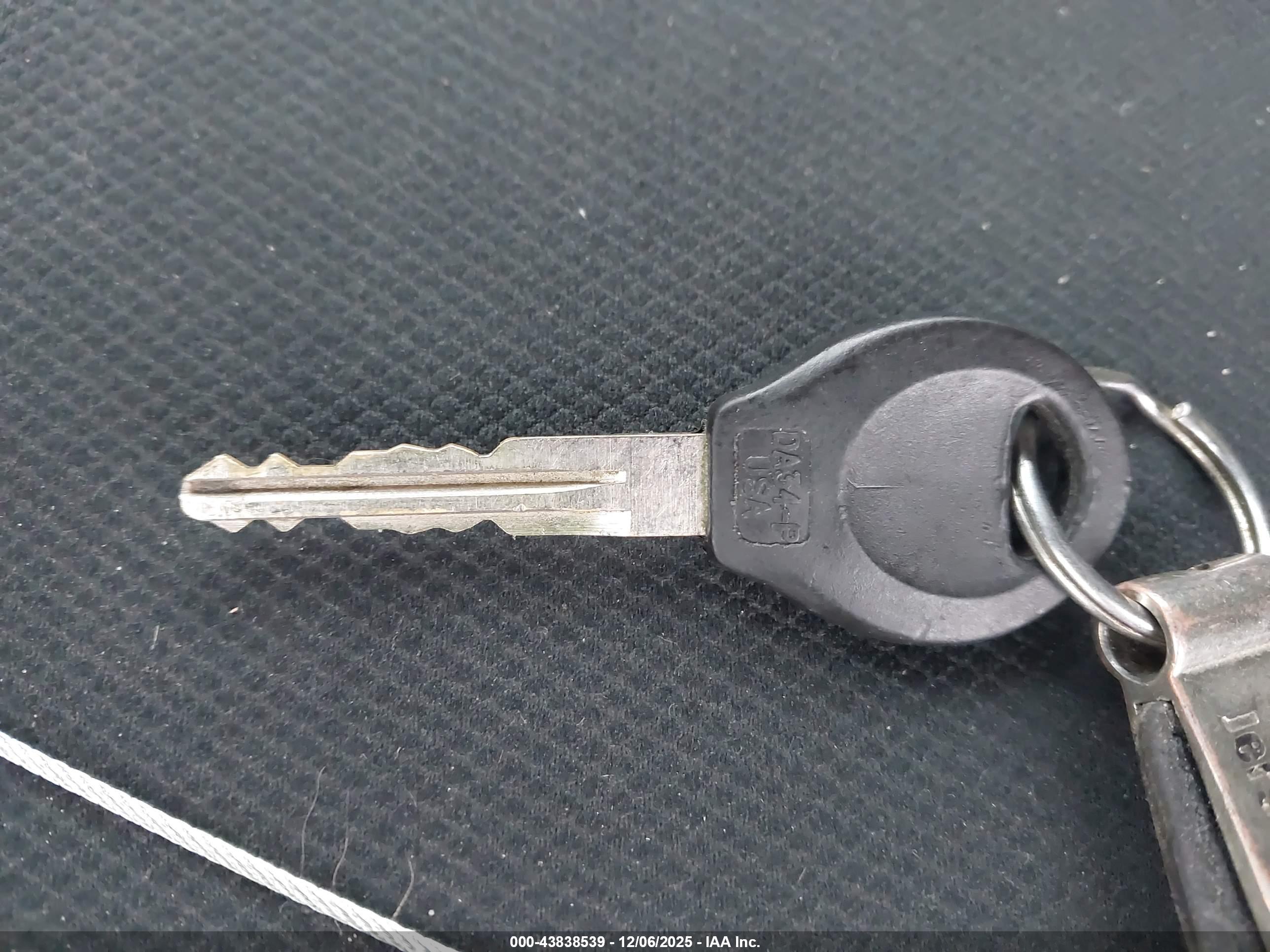 NISSAN VERSA image 11