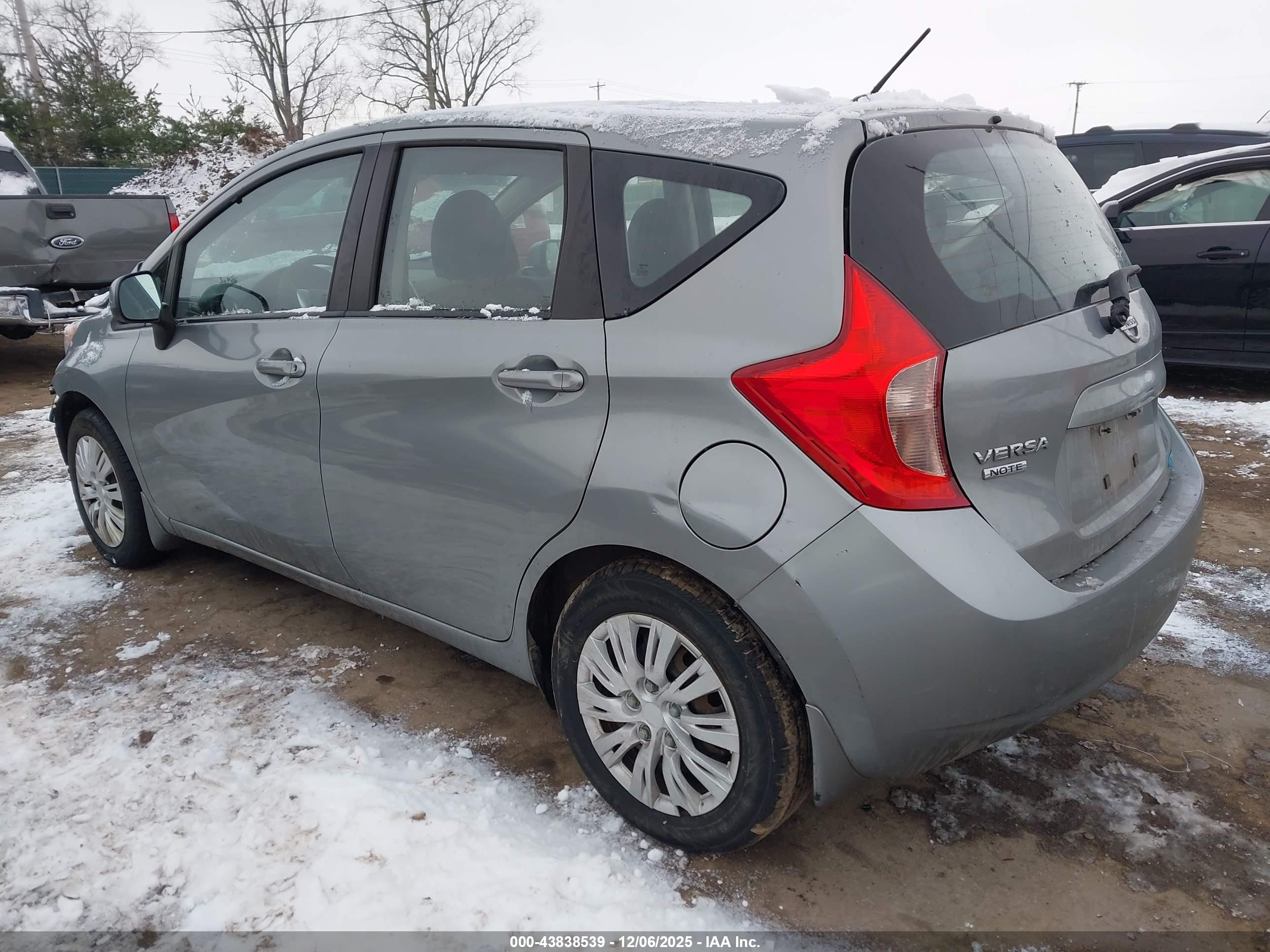 NISSAN VERSA image 3