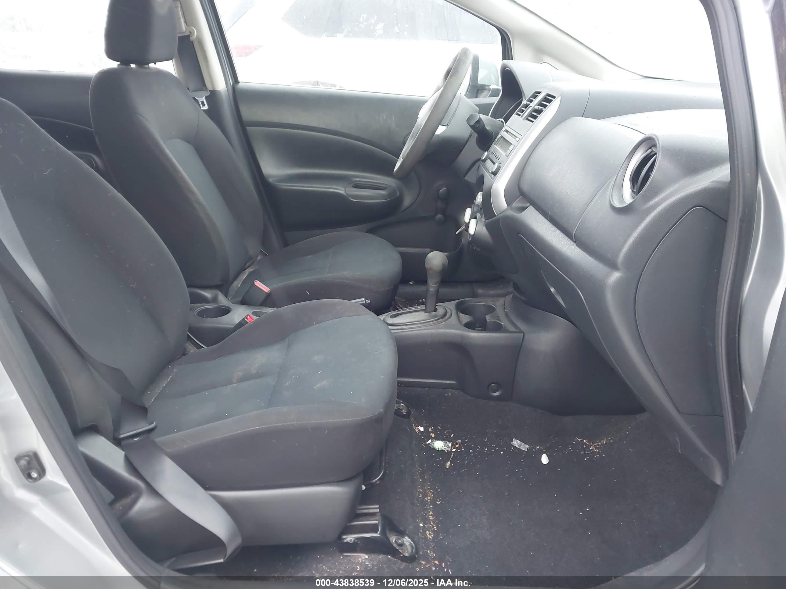 NISSAN VERSA image 5