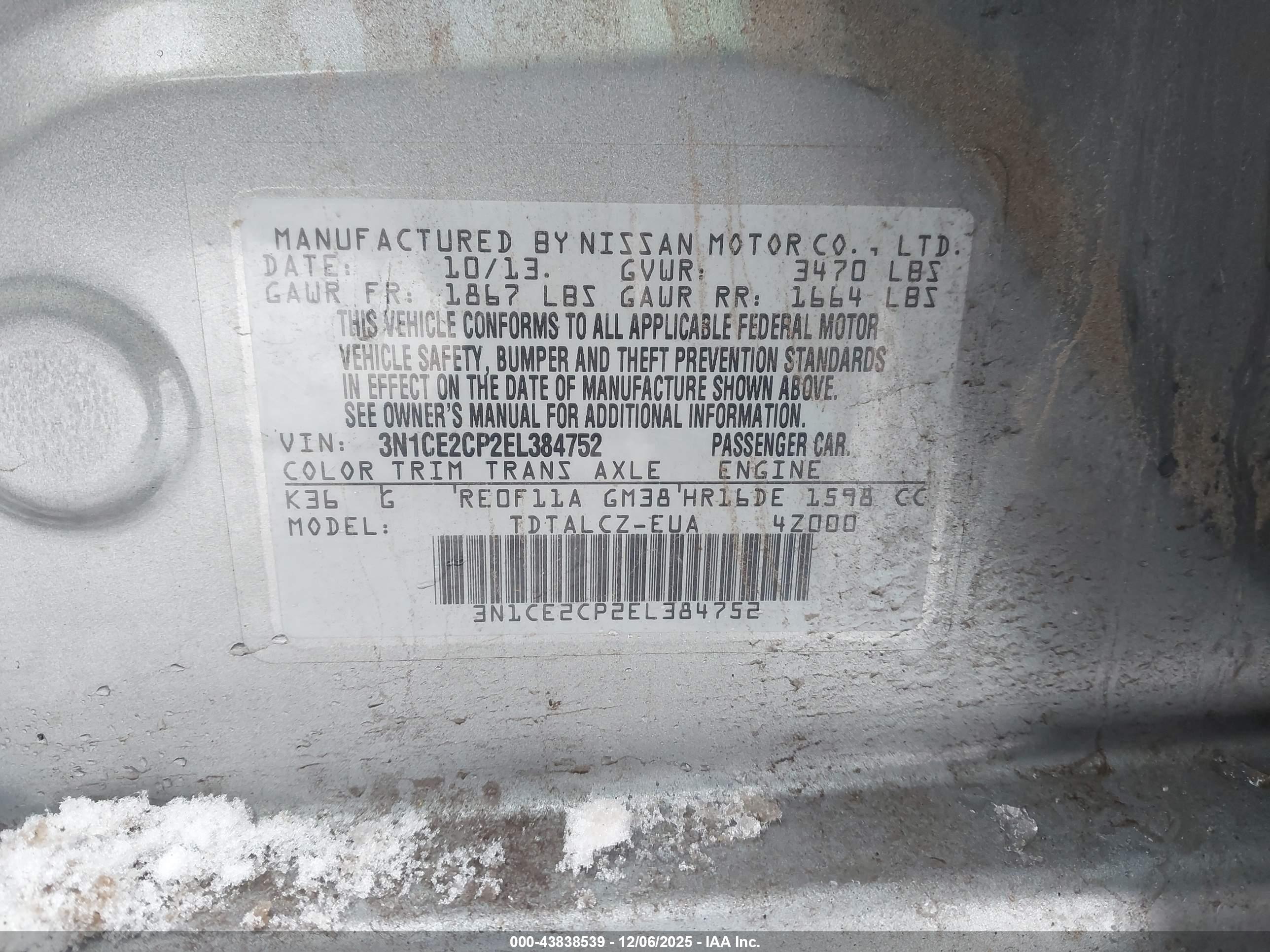 NISSAN VERSA image 9