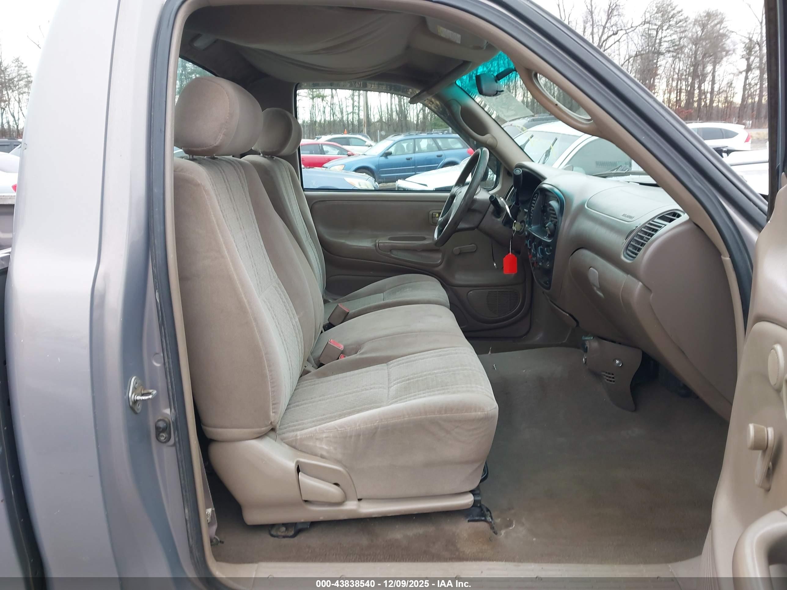 TOYOTA TUNDRA image 5