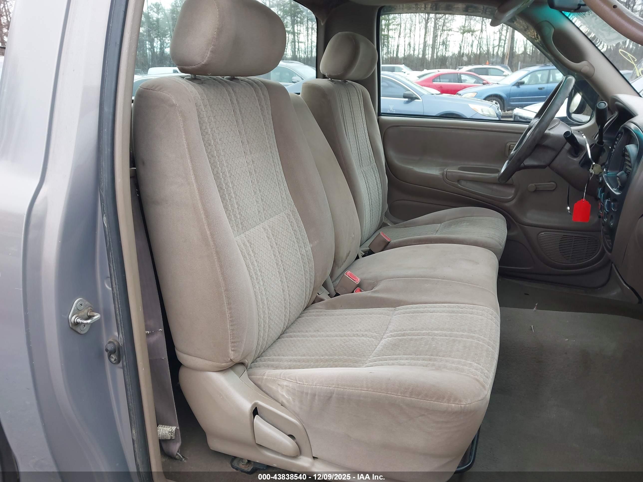 TOYOTA TUNDRA image 8