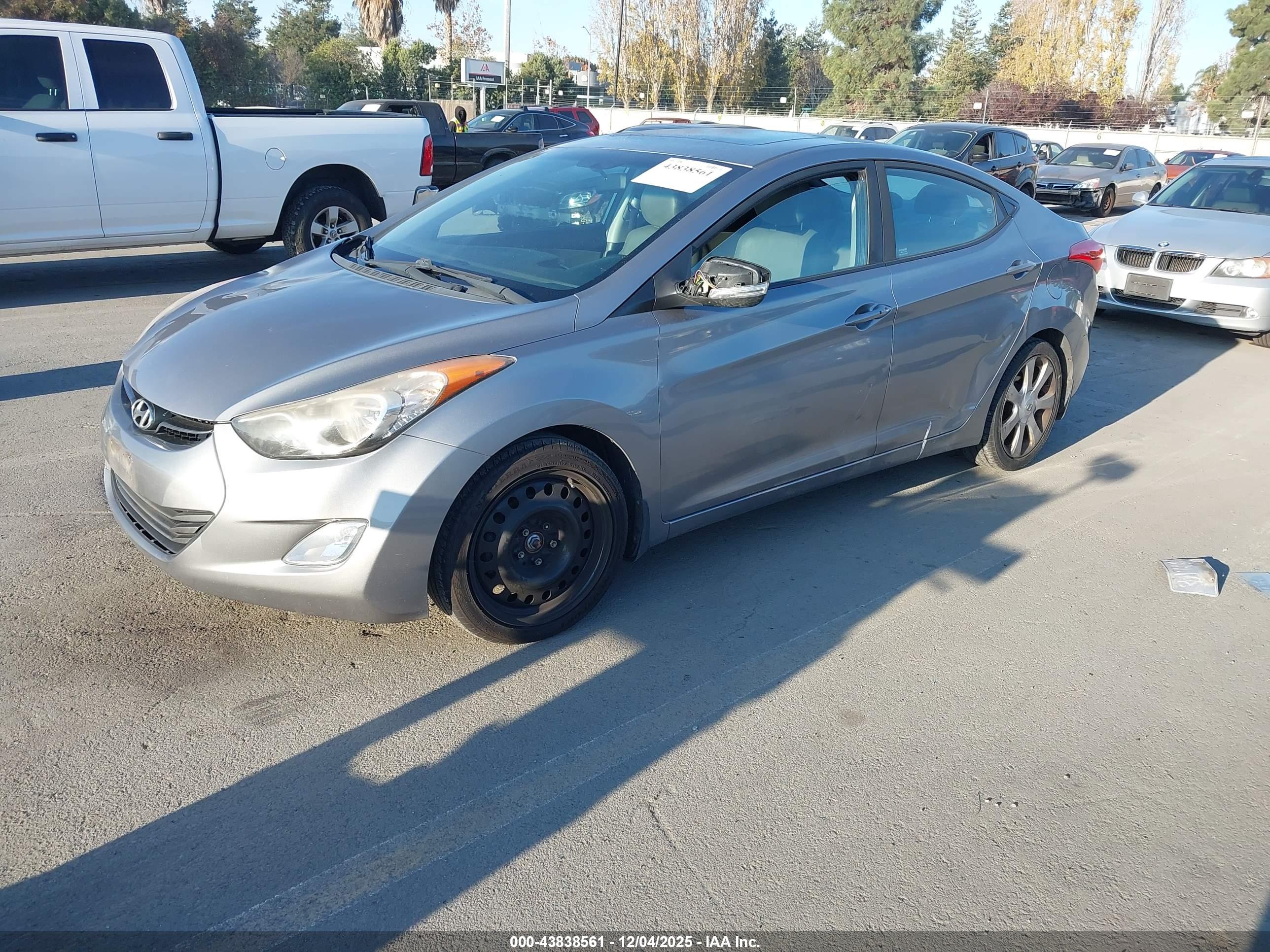 HYUNDAI ELANTRA image 2