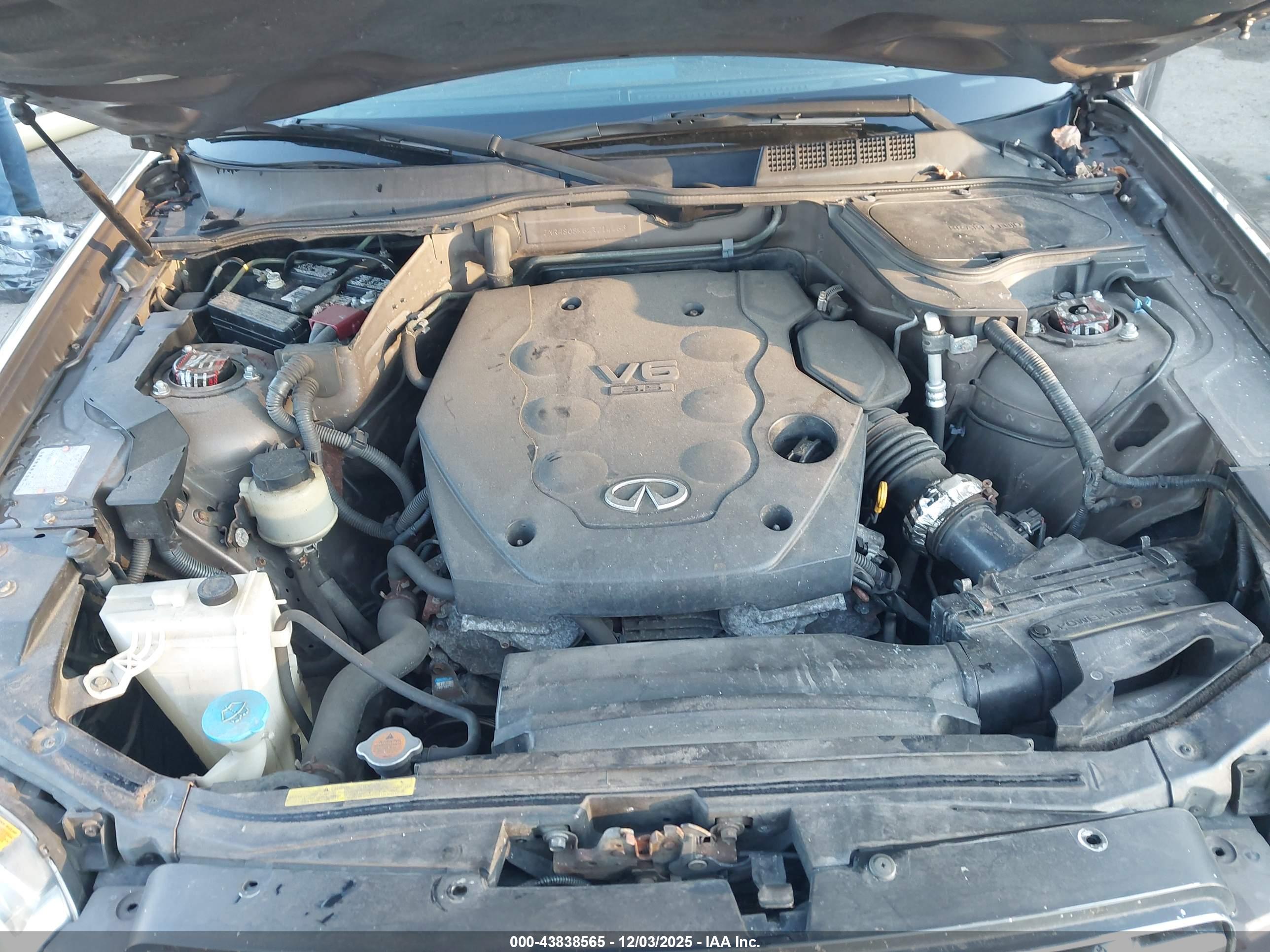 INFINITI FX35 image 10