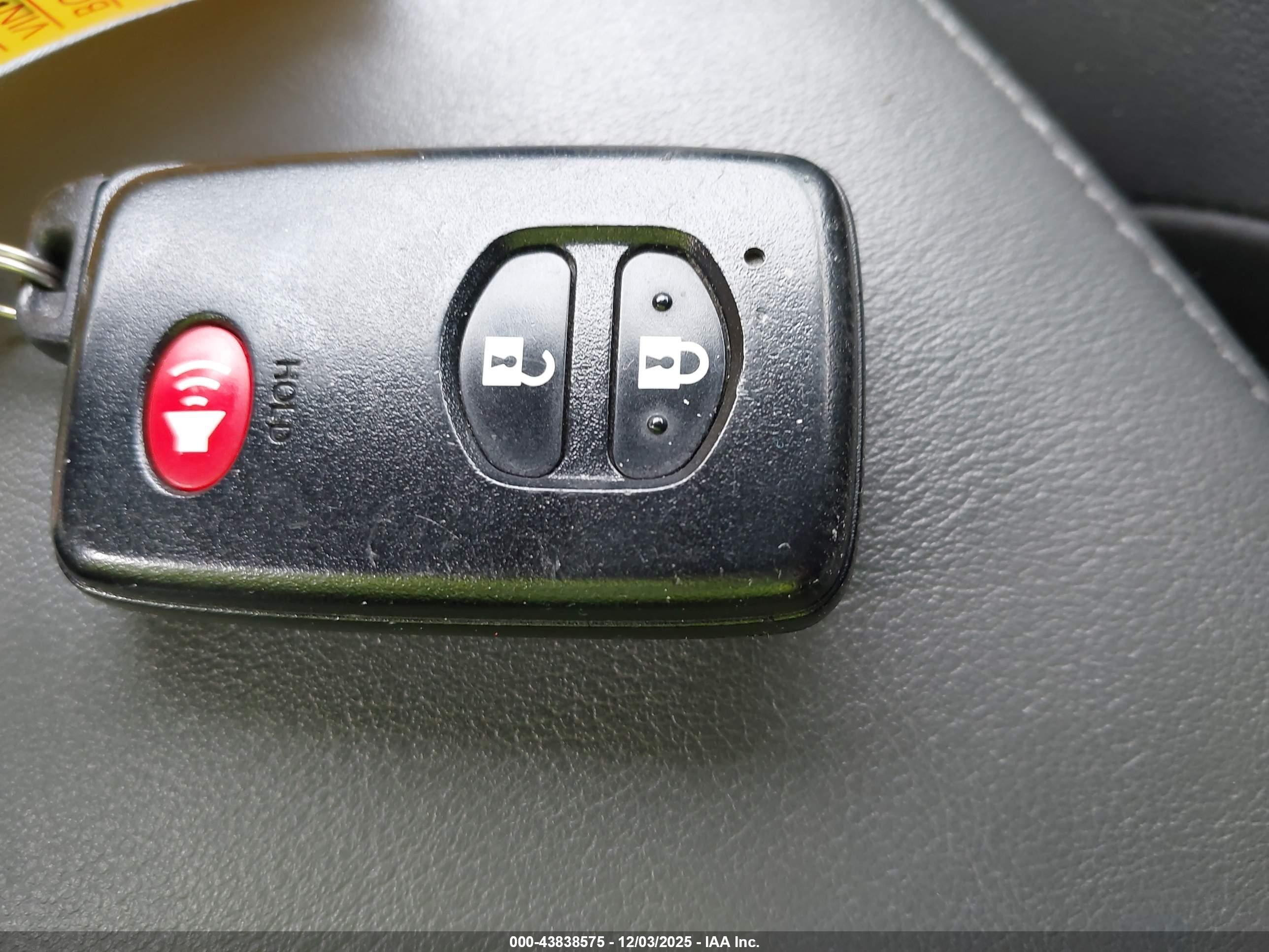 TOYOTA PRIUS image 11
