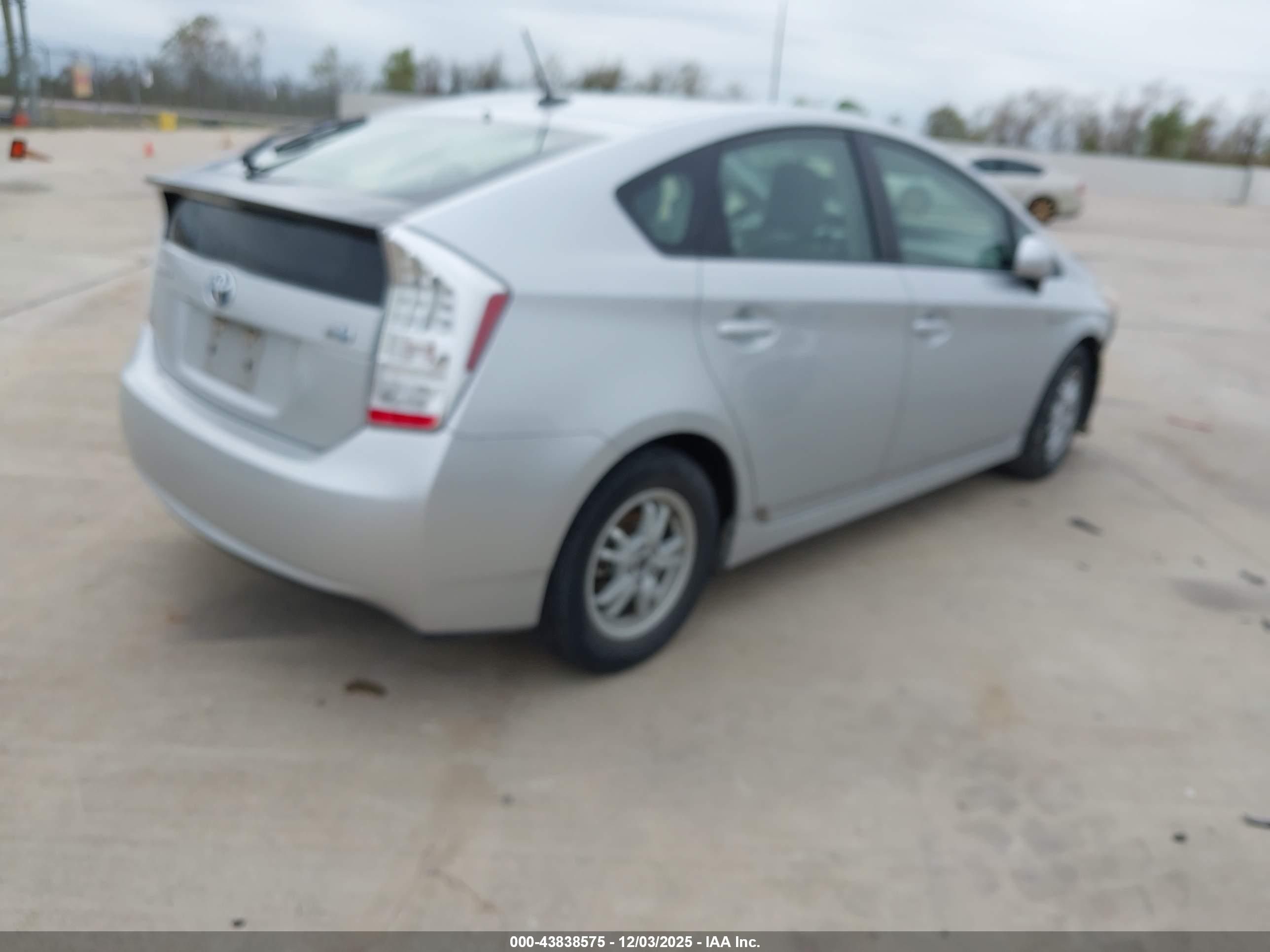 TOYOTA PRIUS image 4