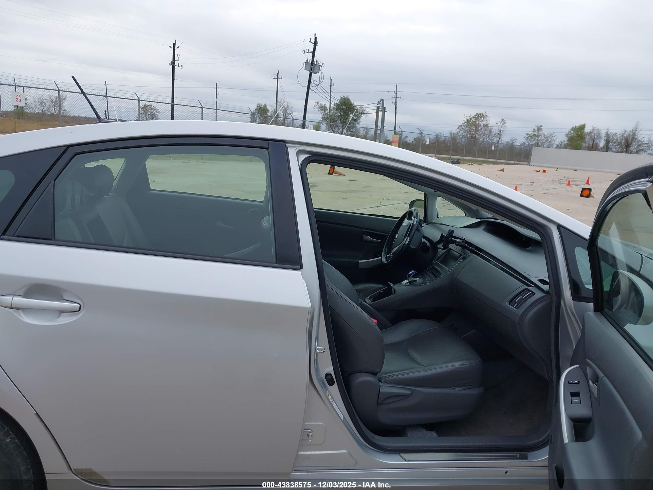 TOYOTA PRIUS image 5