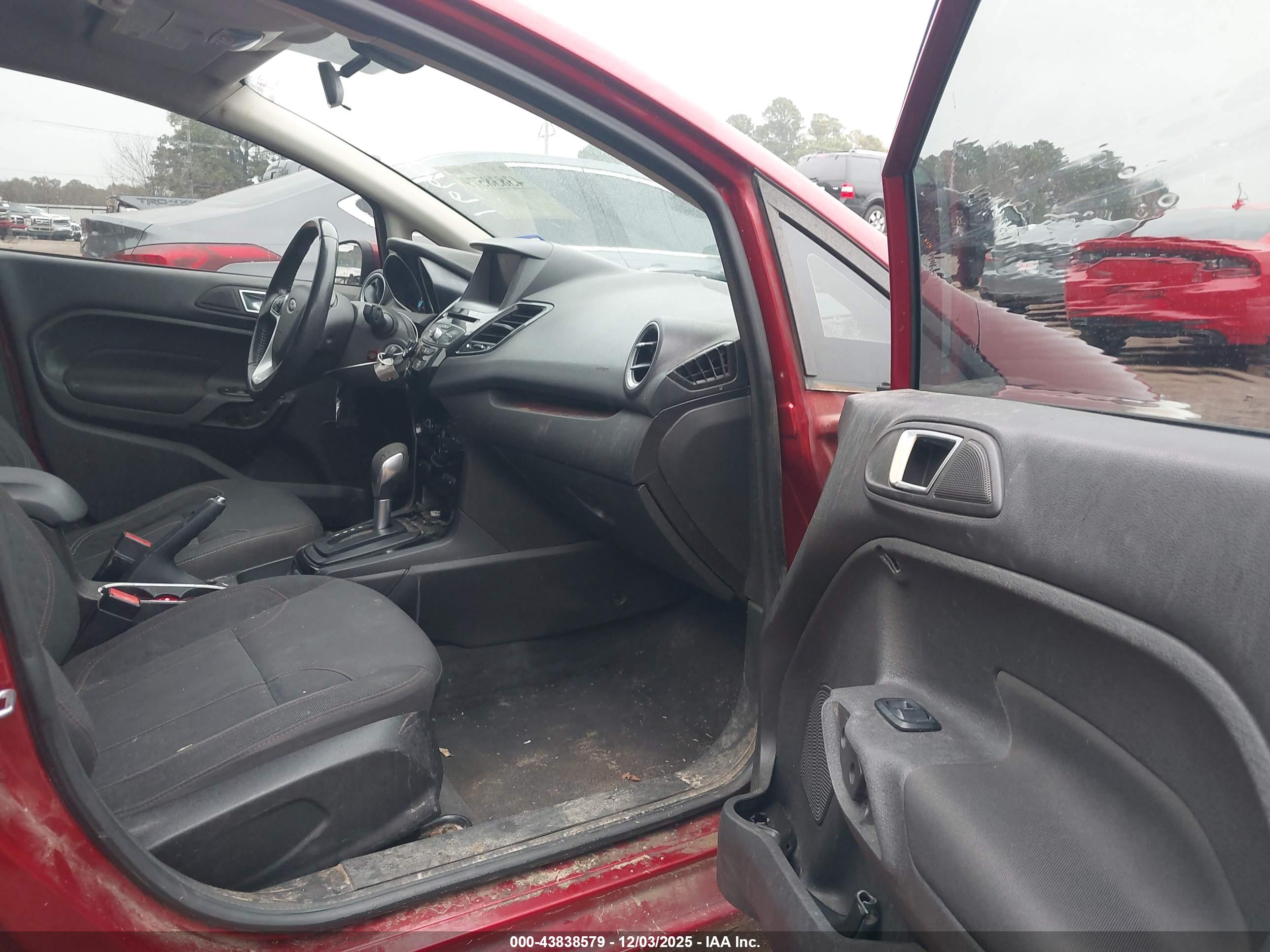 FORD FIESTA image 5